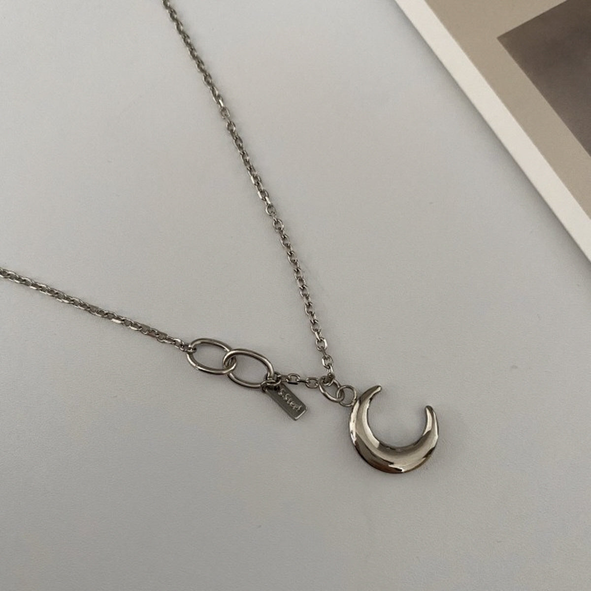 dai Unique Moon Necklace