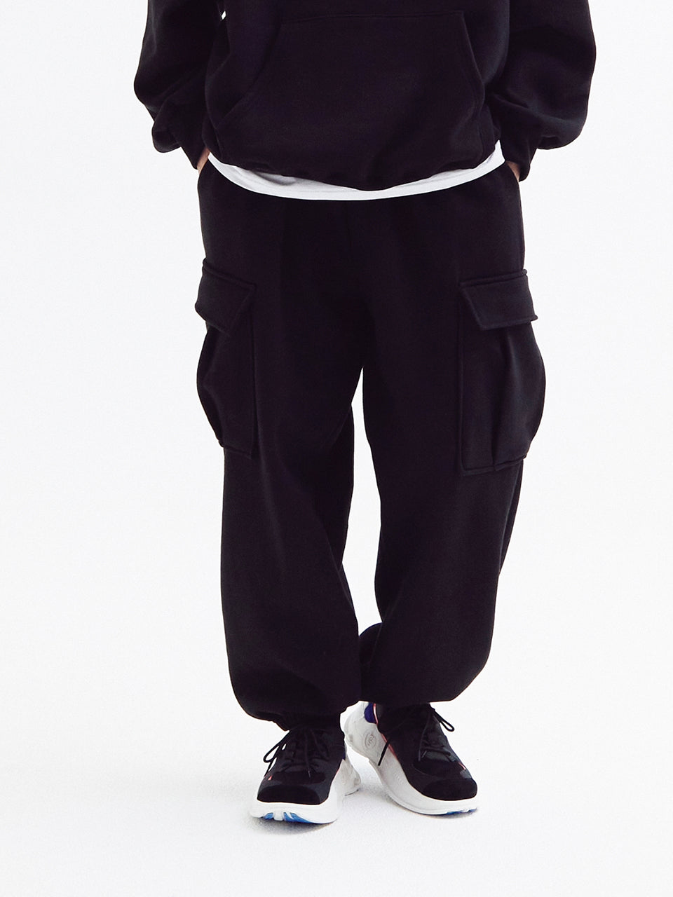 Balloon over cargo fleece jogger pants Black