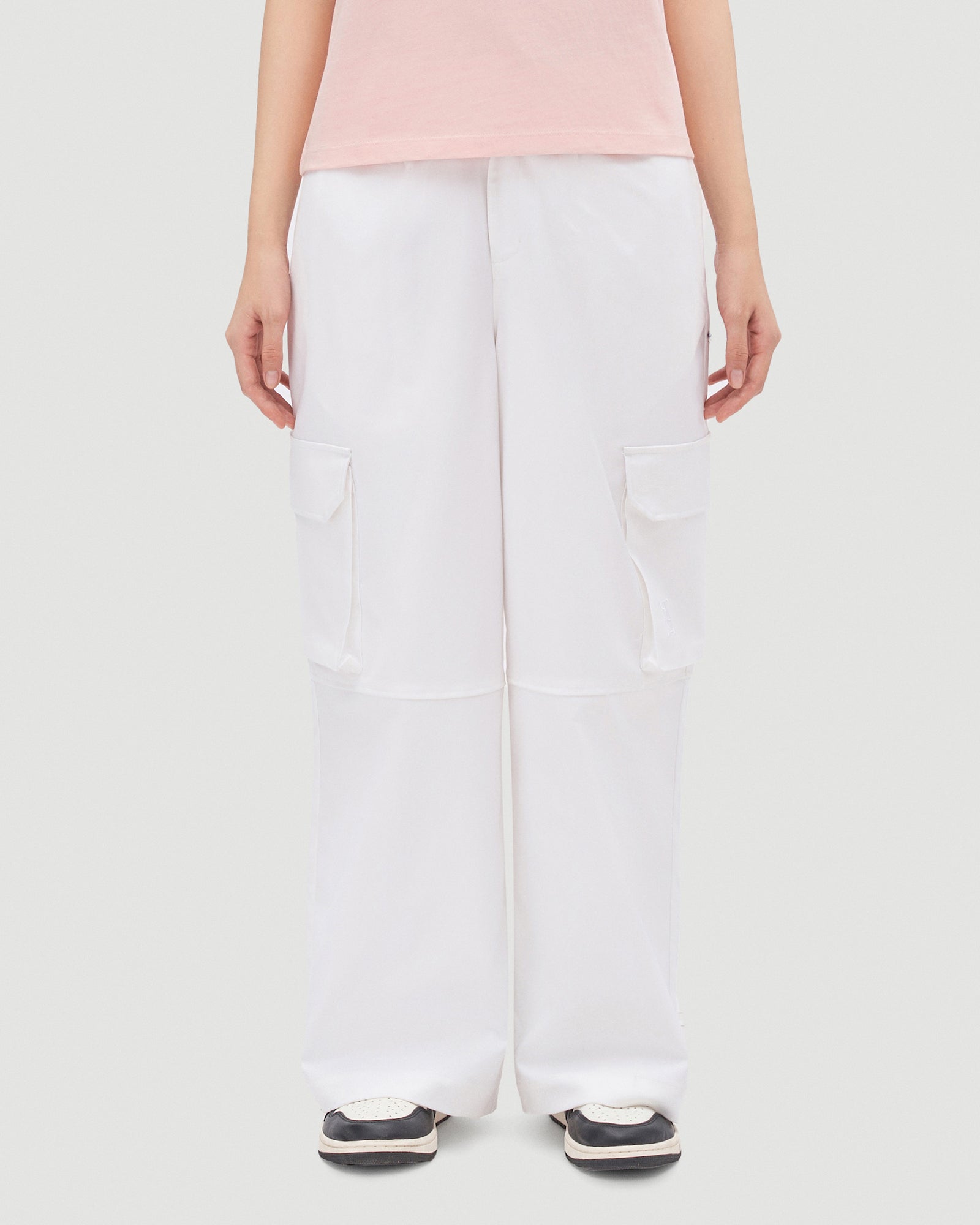 PRIVÉ LOGO EMBROIDERED CARGO PANTS (FEMALE) - WHITE