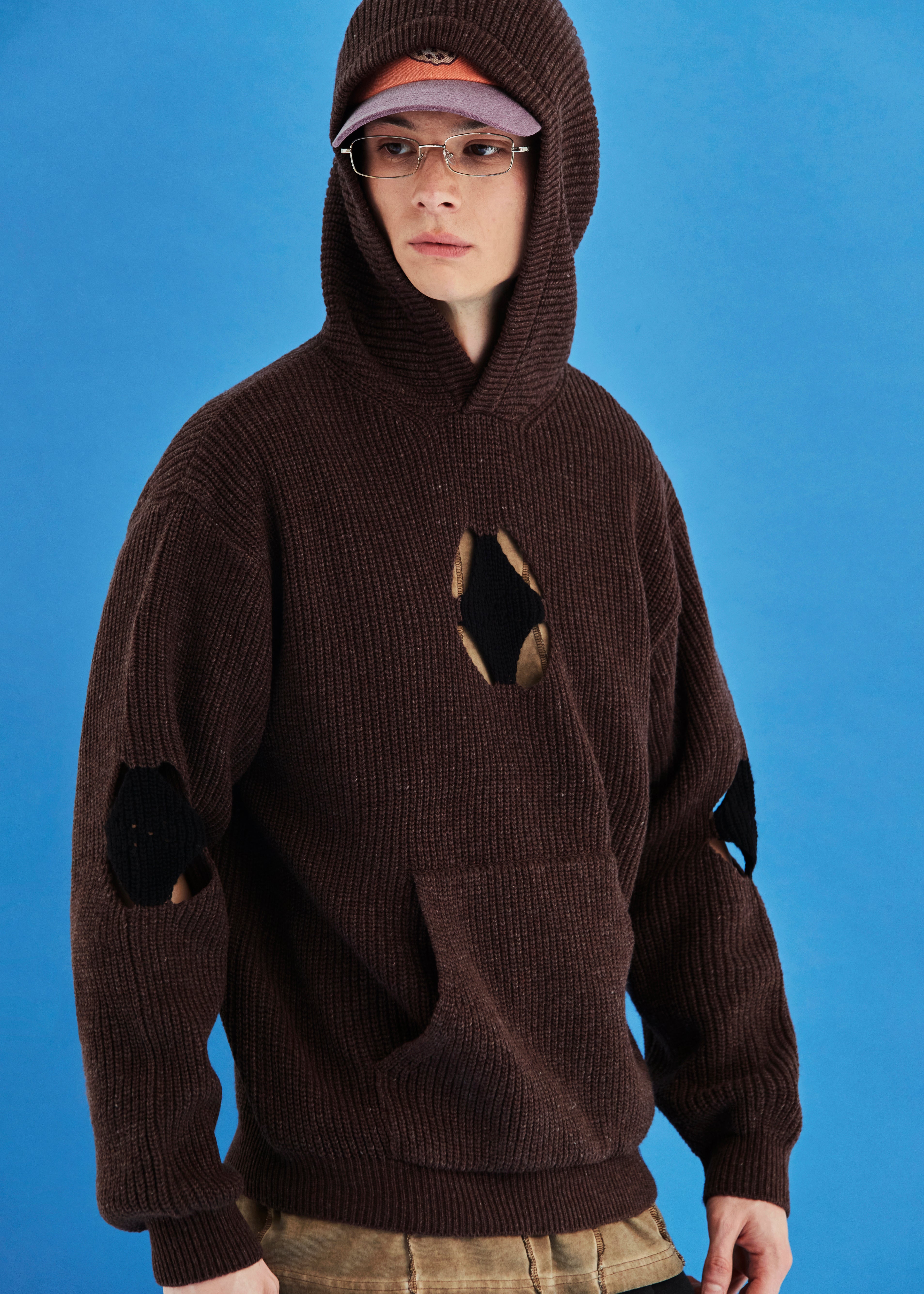 HOLE ARGYLE KNIT HOODIE / BROWN