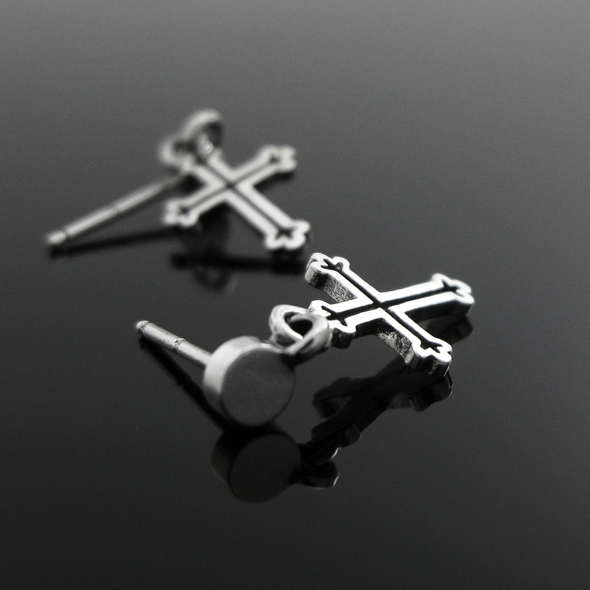 Grapevine-D1 cross silver earring