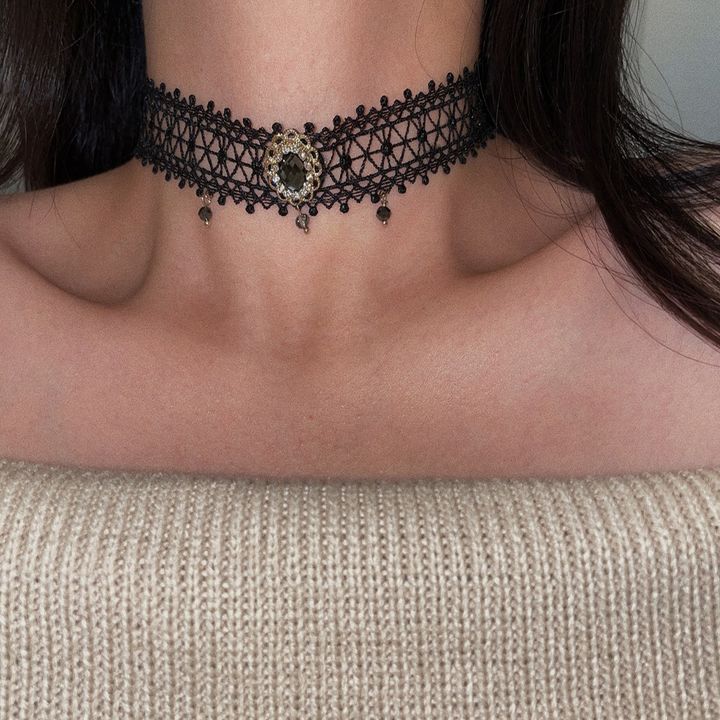 boni lace choker