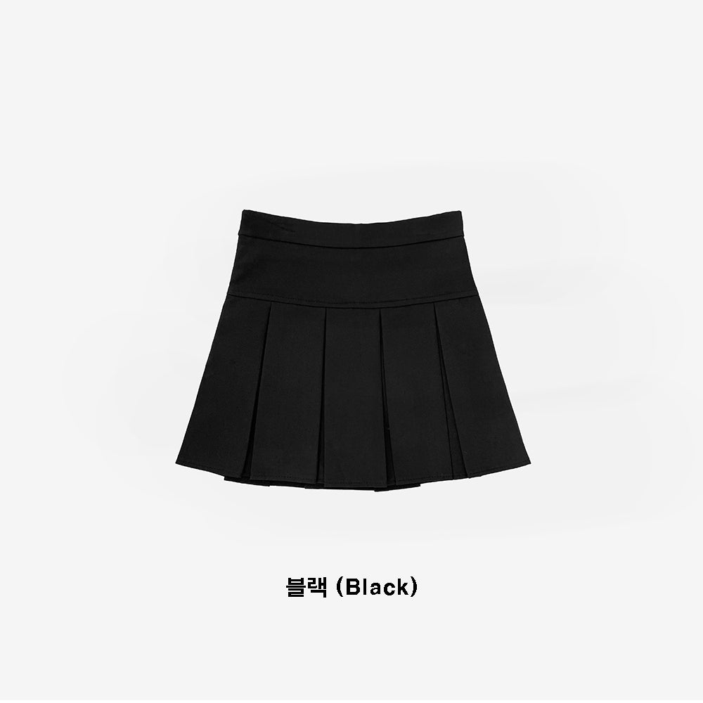 Milf pleated mini skirt
