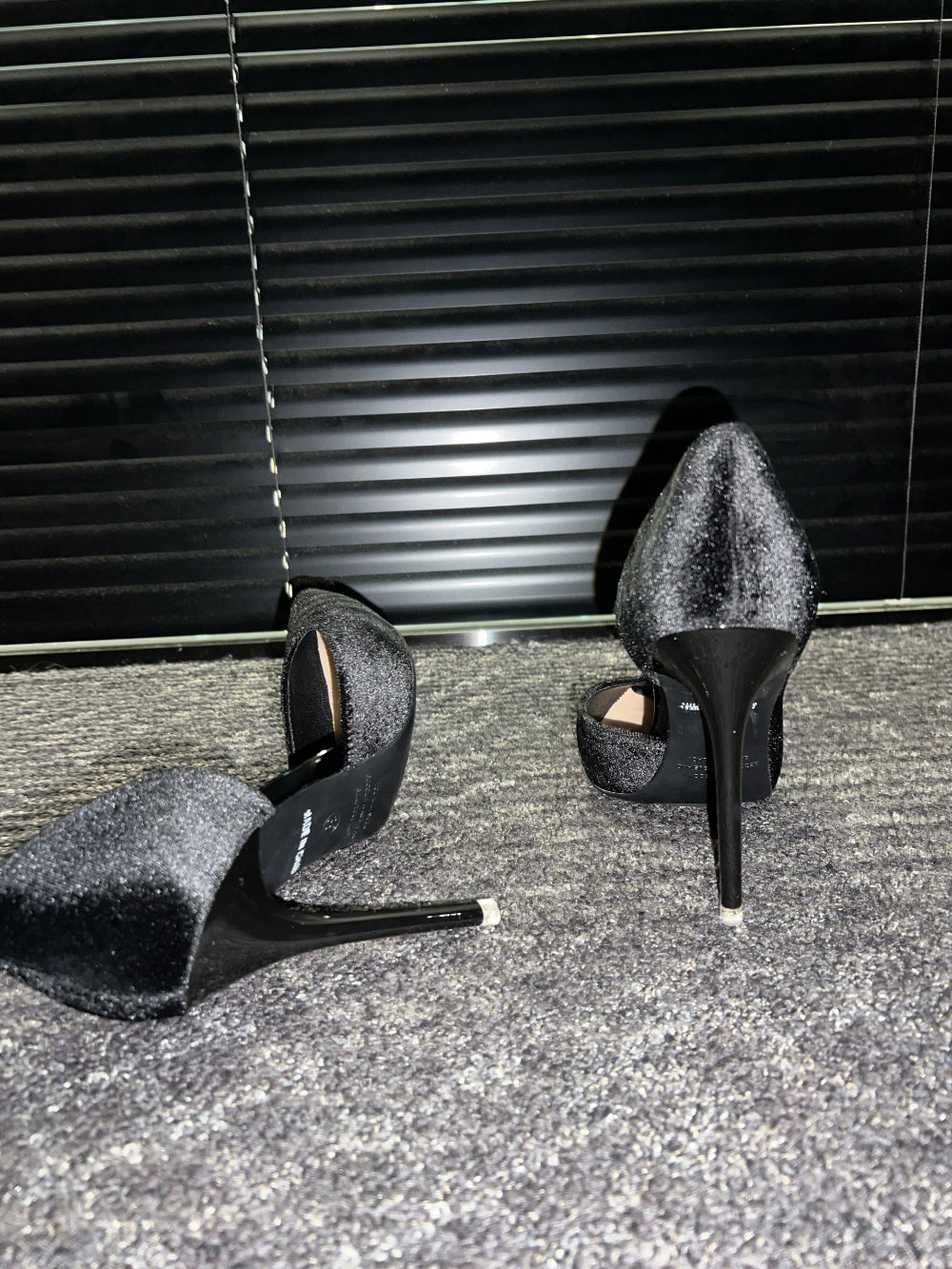 Velvet side off stiletto hill (Black)