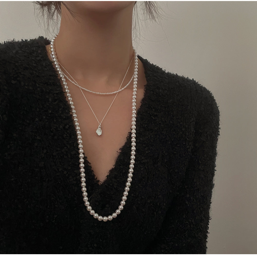 TINY PEARL NECKLACE