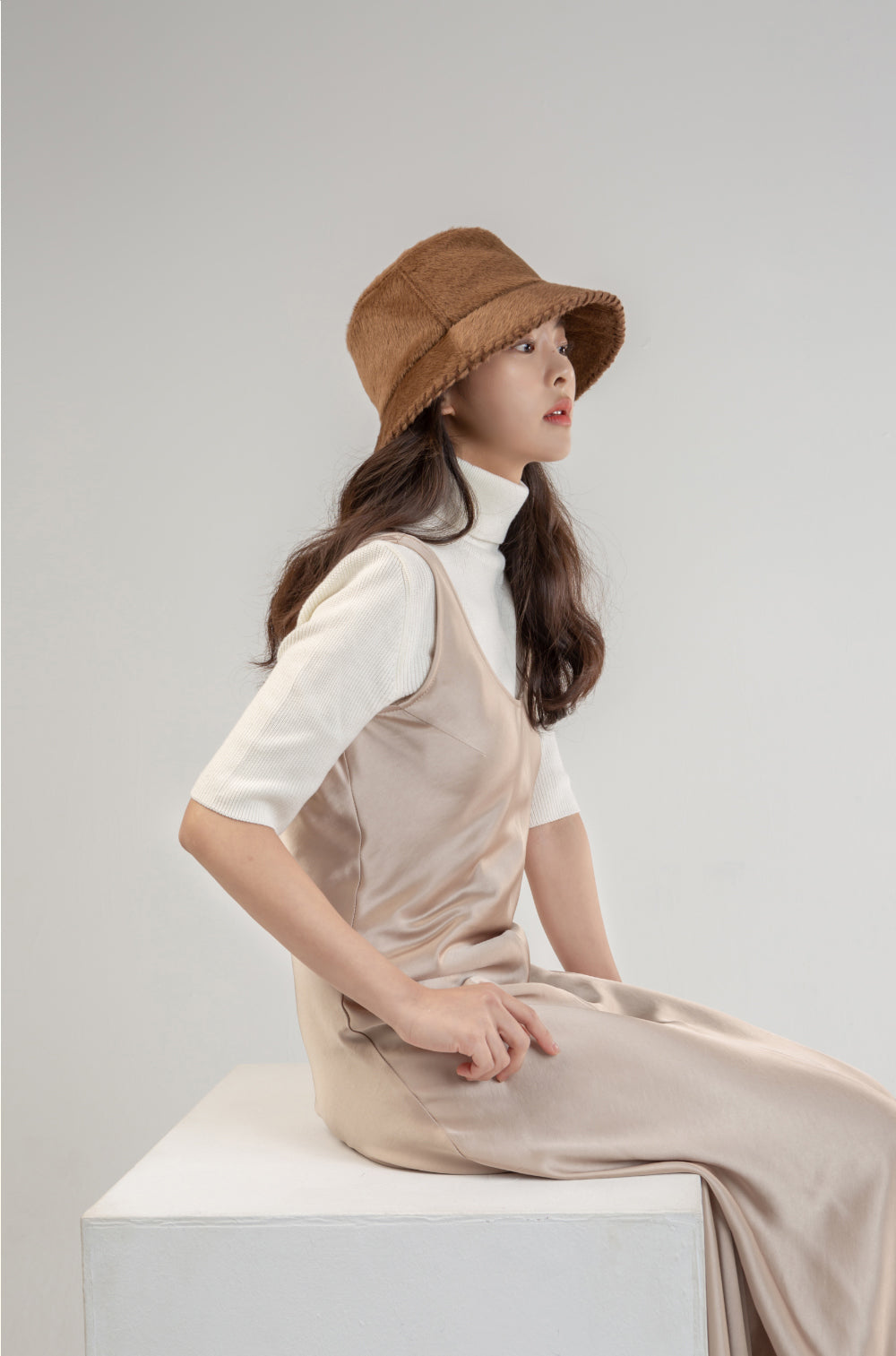 SOFT BROWN BUCKET HAT