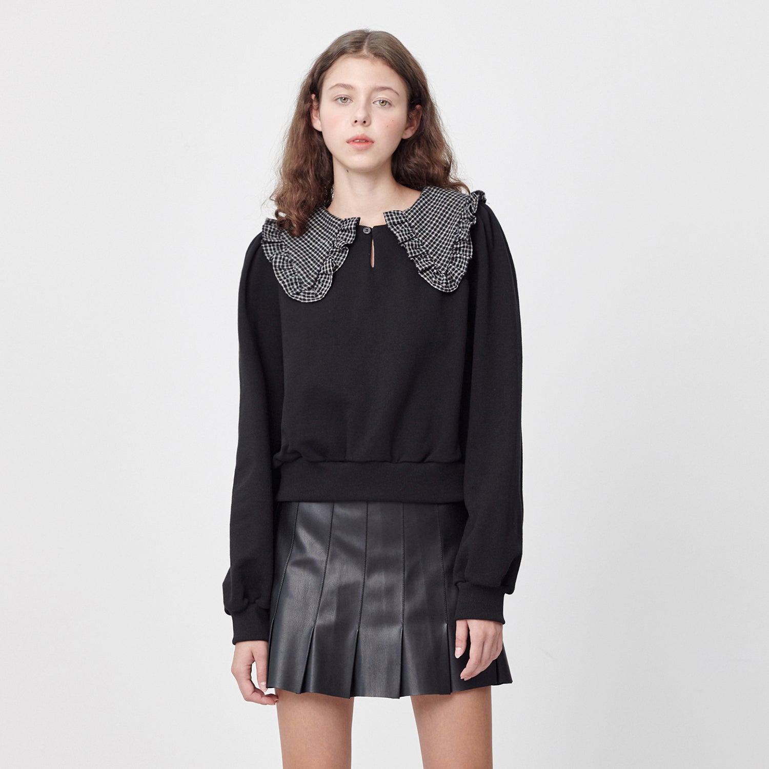 CHECK COLLAR CROP SWEATSHIRT_BLACK