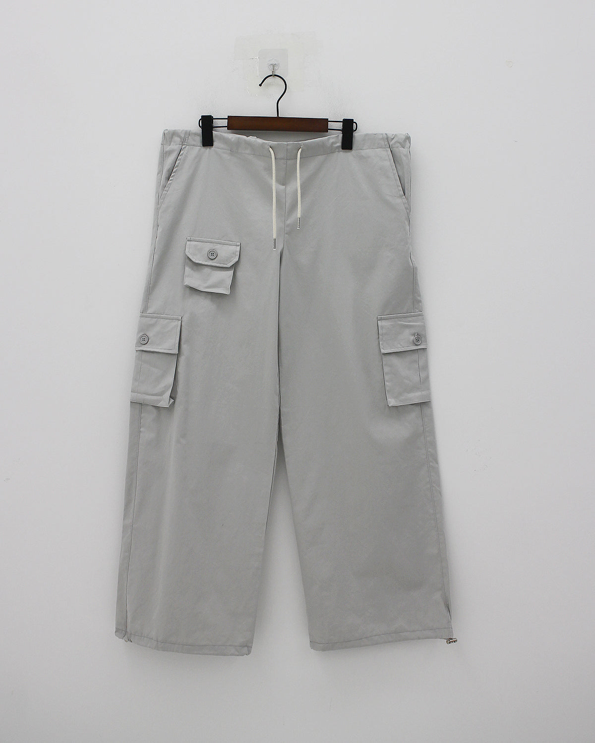 low-rise pocket-string gray trousers