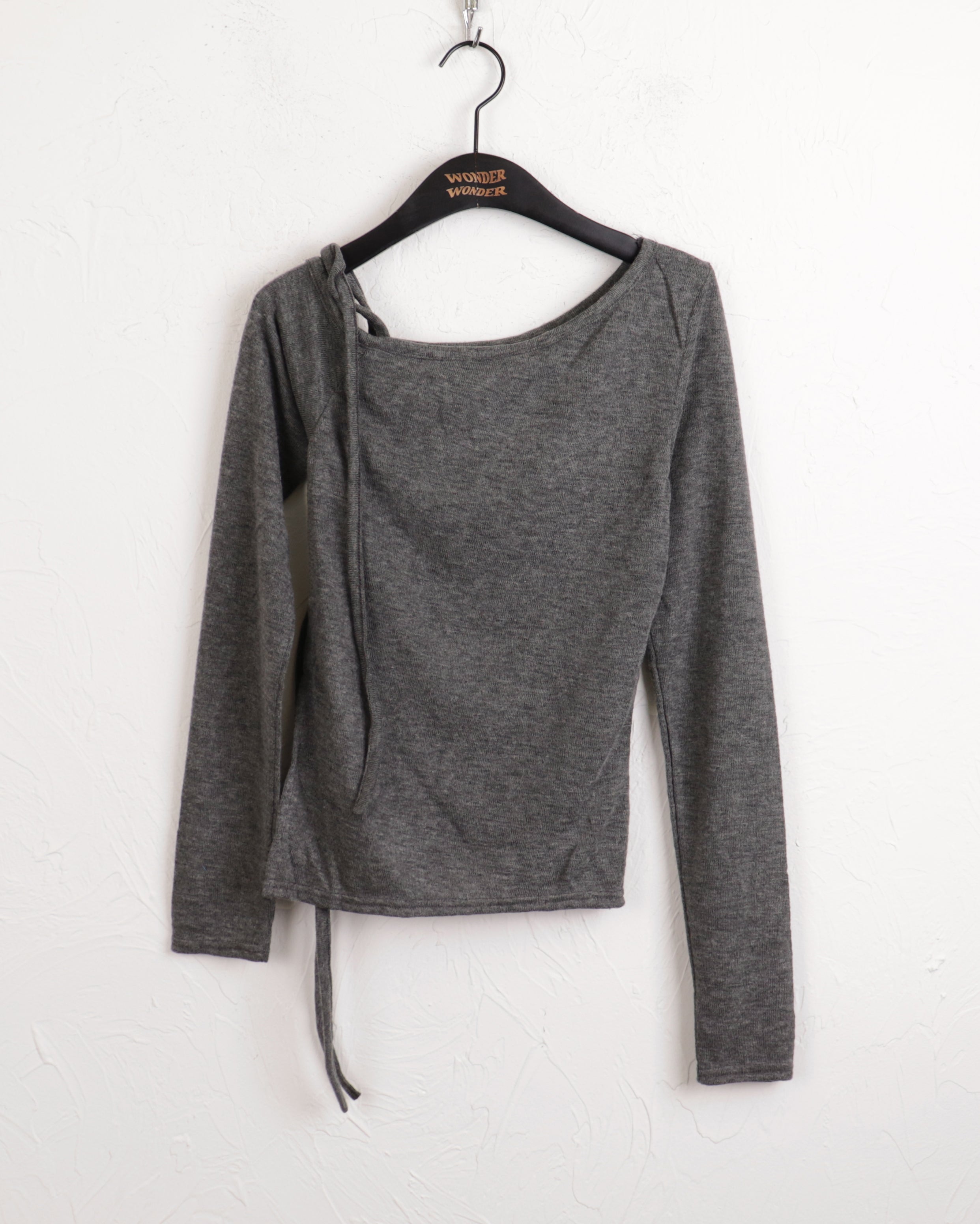 Curimi string ribbon one-shoulder long sleeve t-shirt