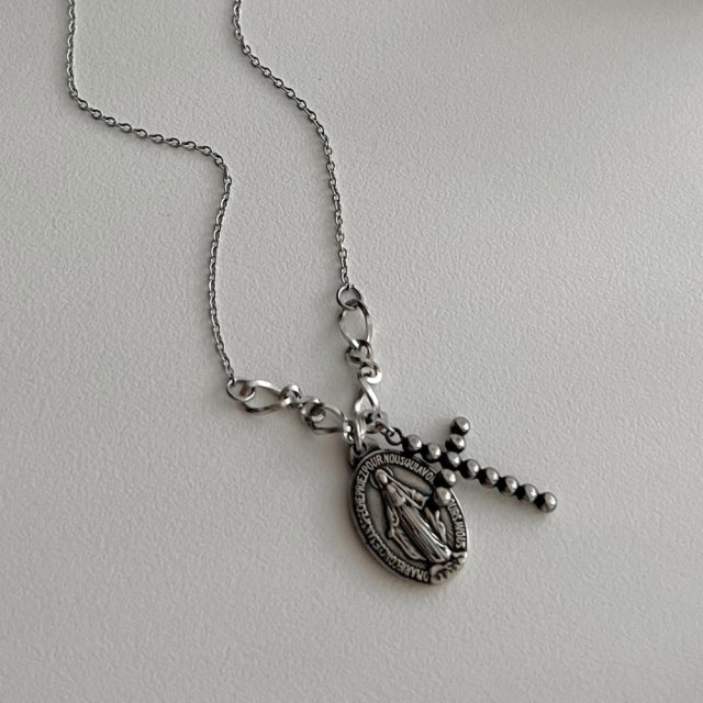 msi Bold Oval Maria Cross Unique Necklace