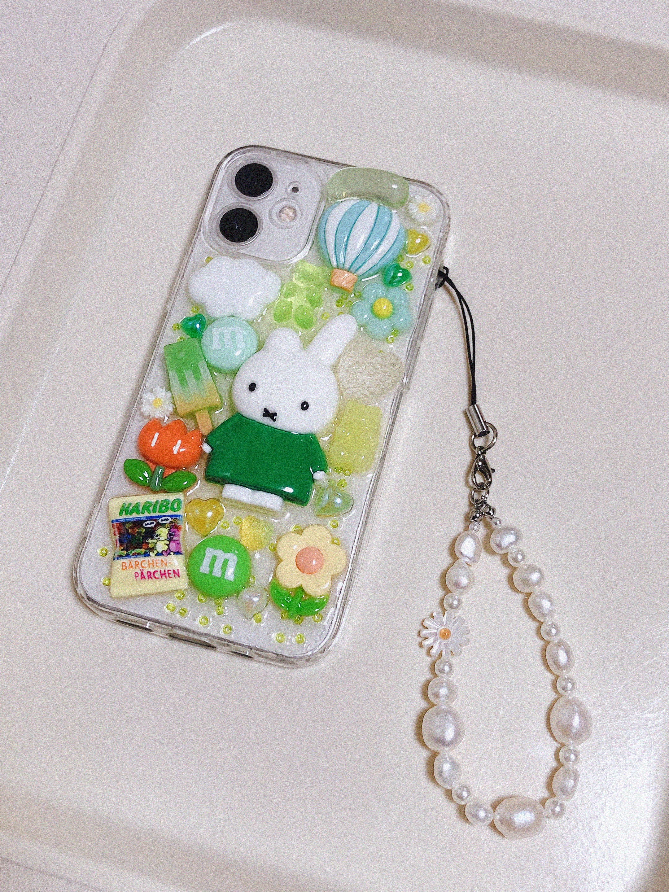 White Daisy Pearl Phone Strap