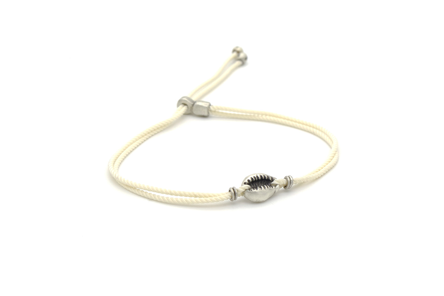 Shell string bracelet (ivory)