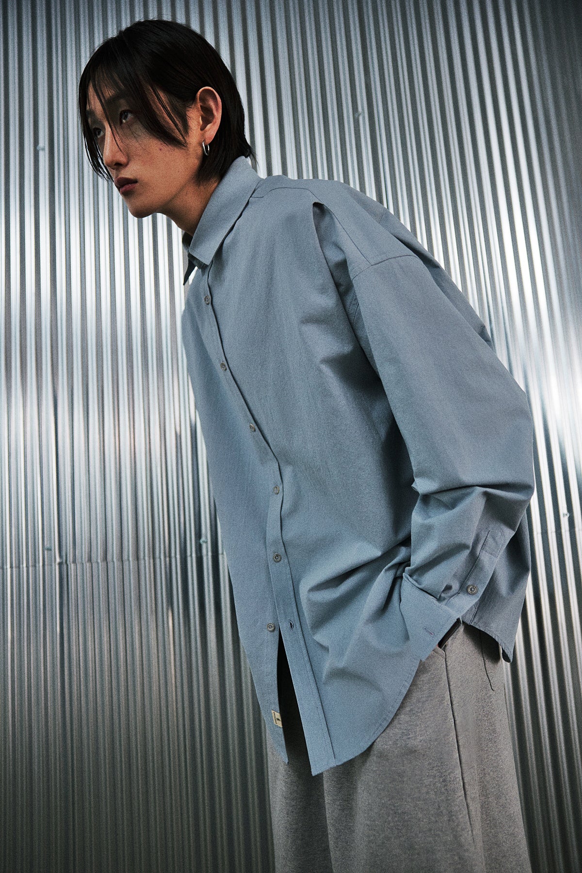 EARTH-COLOR PLEATS SHIRT (Cloudy Sky)