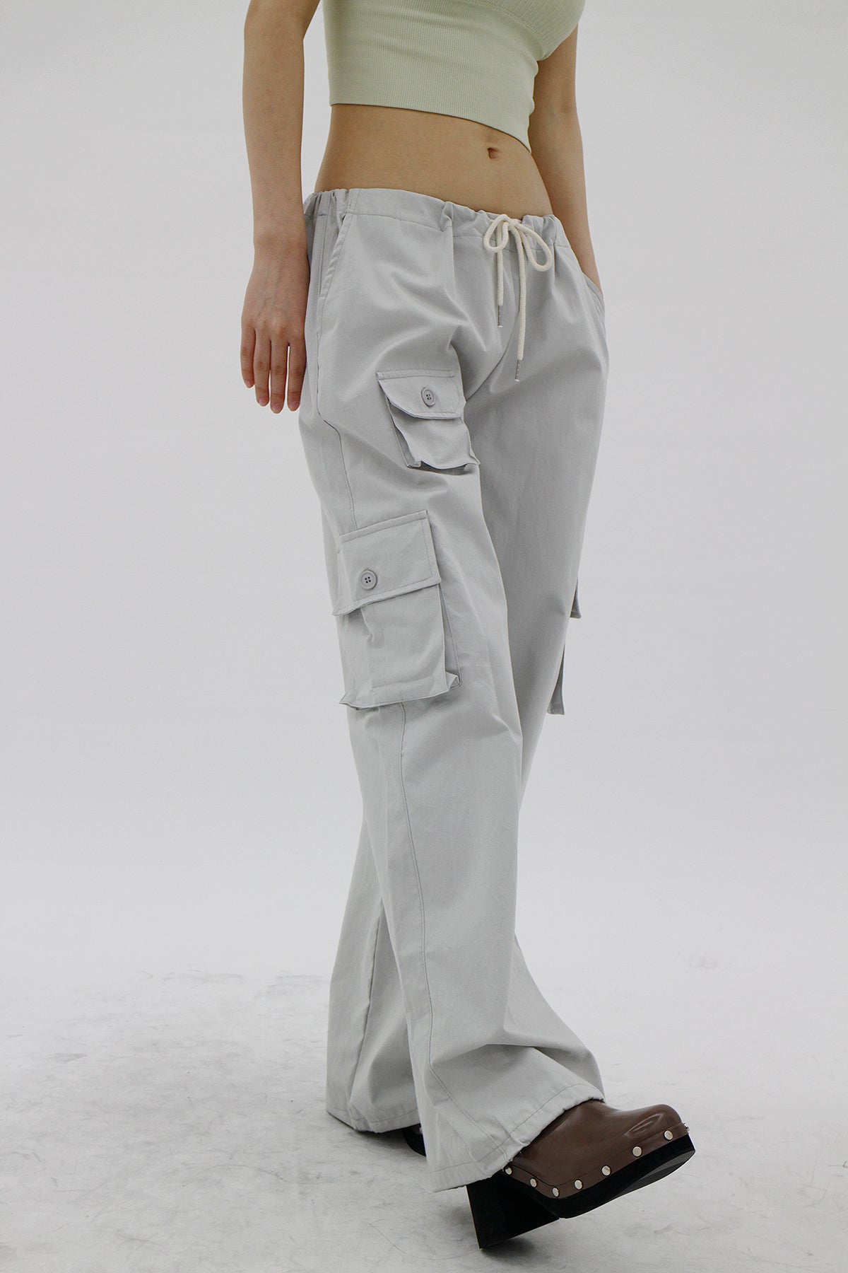 low-rise pocket-string gray trousers