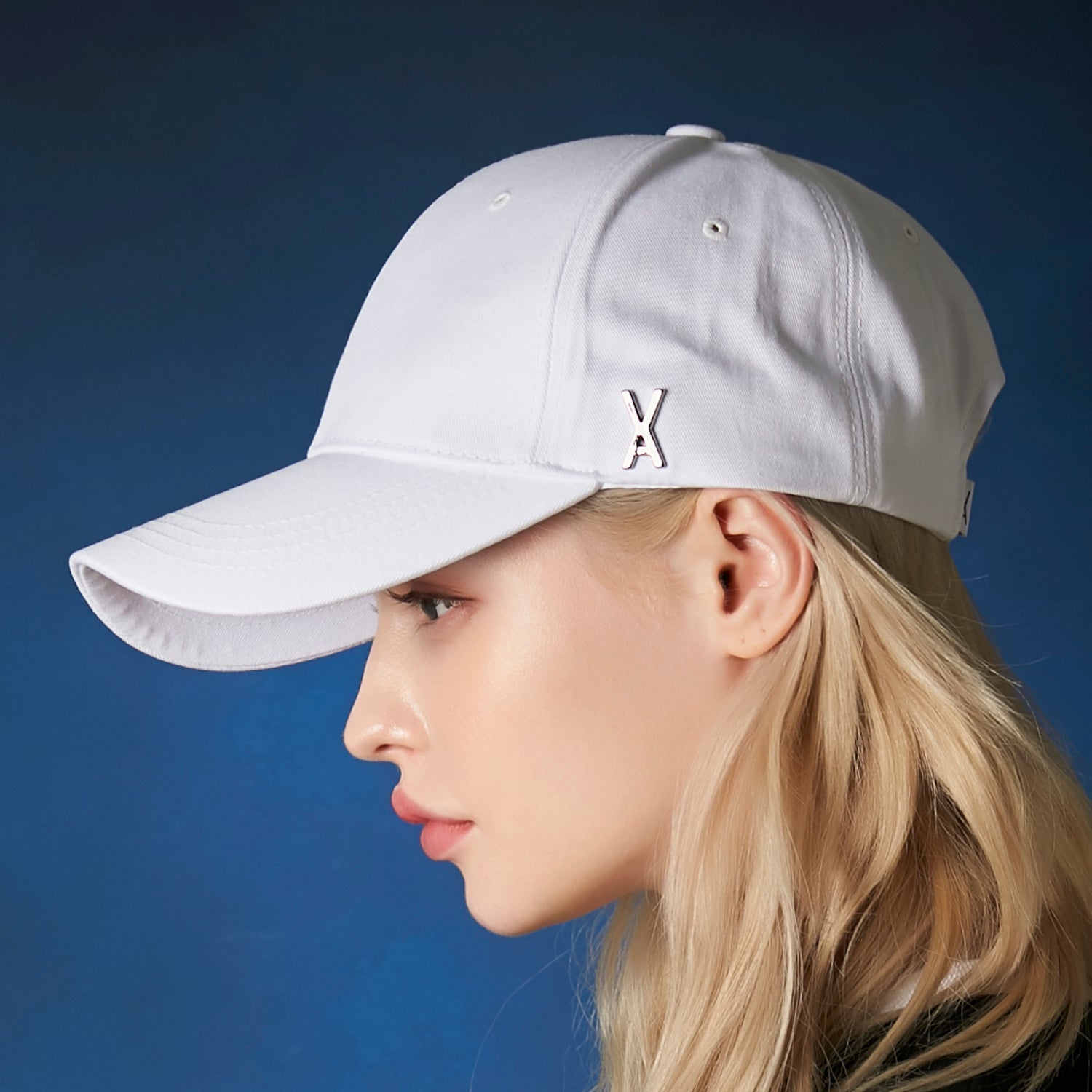 Stud logo over fit ball cap white