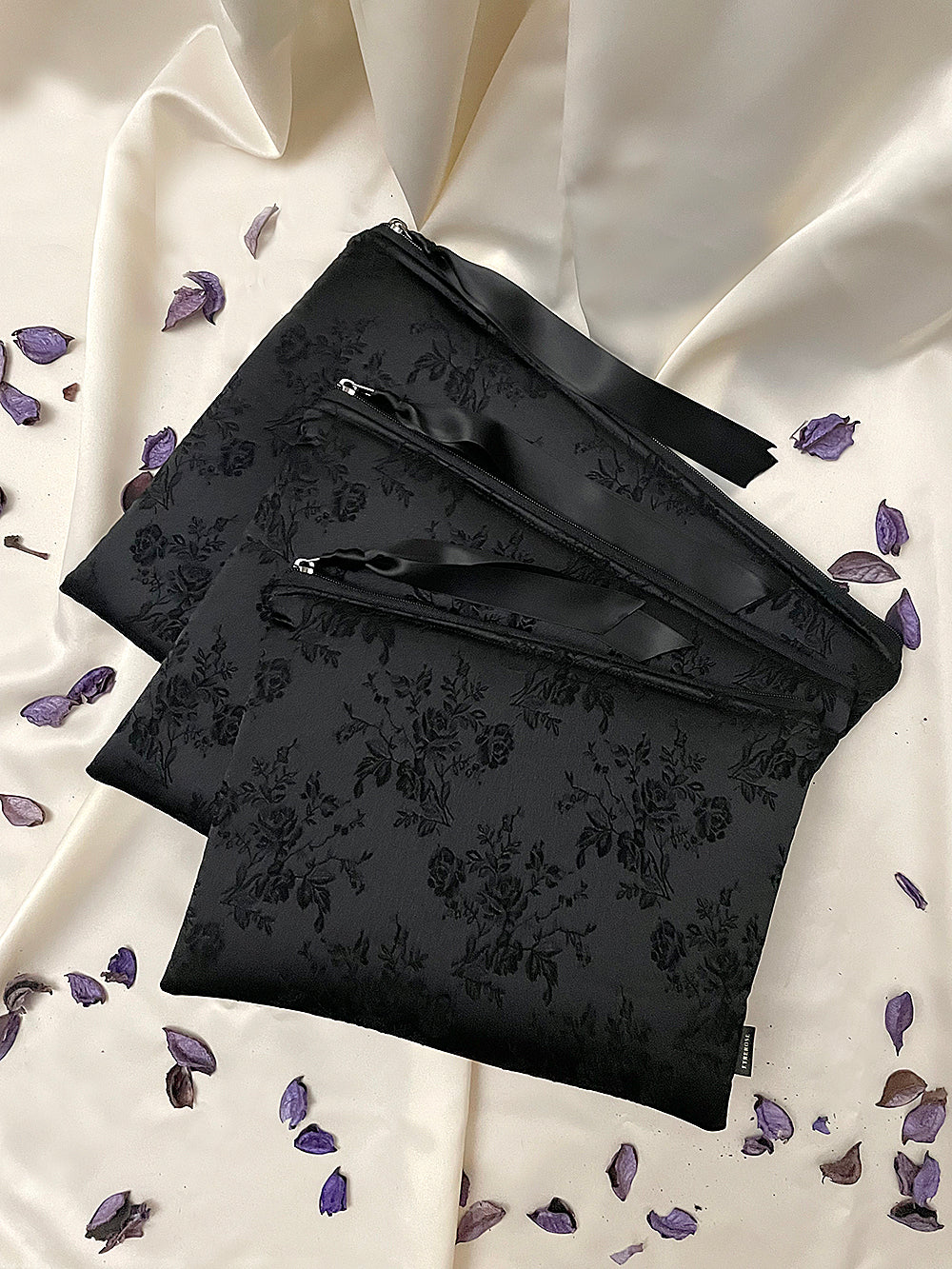 [ORDER] Rose Broderie Tablet Laptop Pouch (11 Inch)