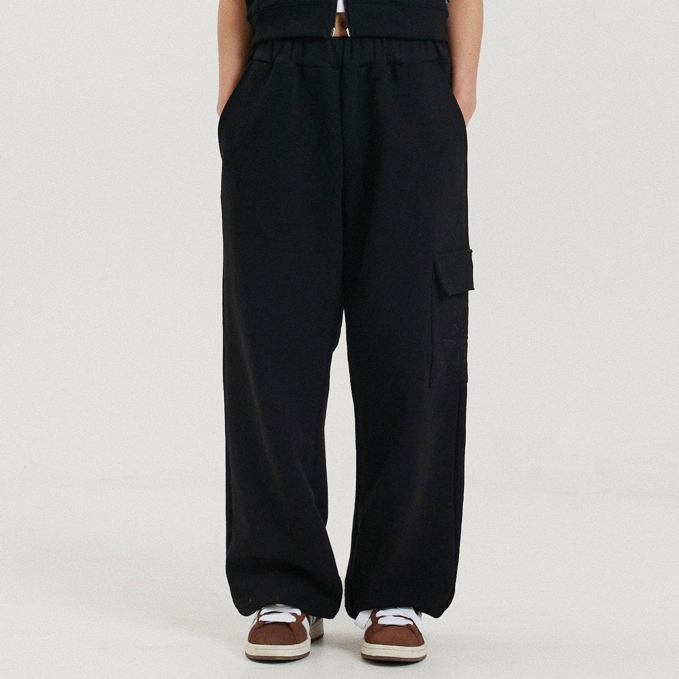 FAVICON CARGO JOGGER PANTS BLACK