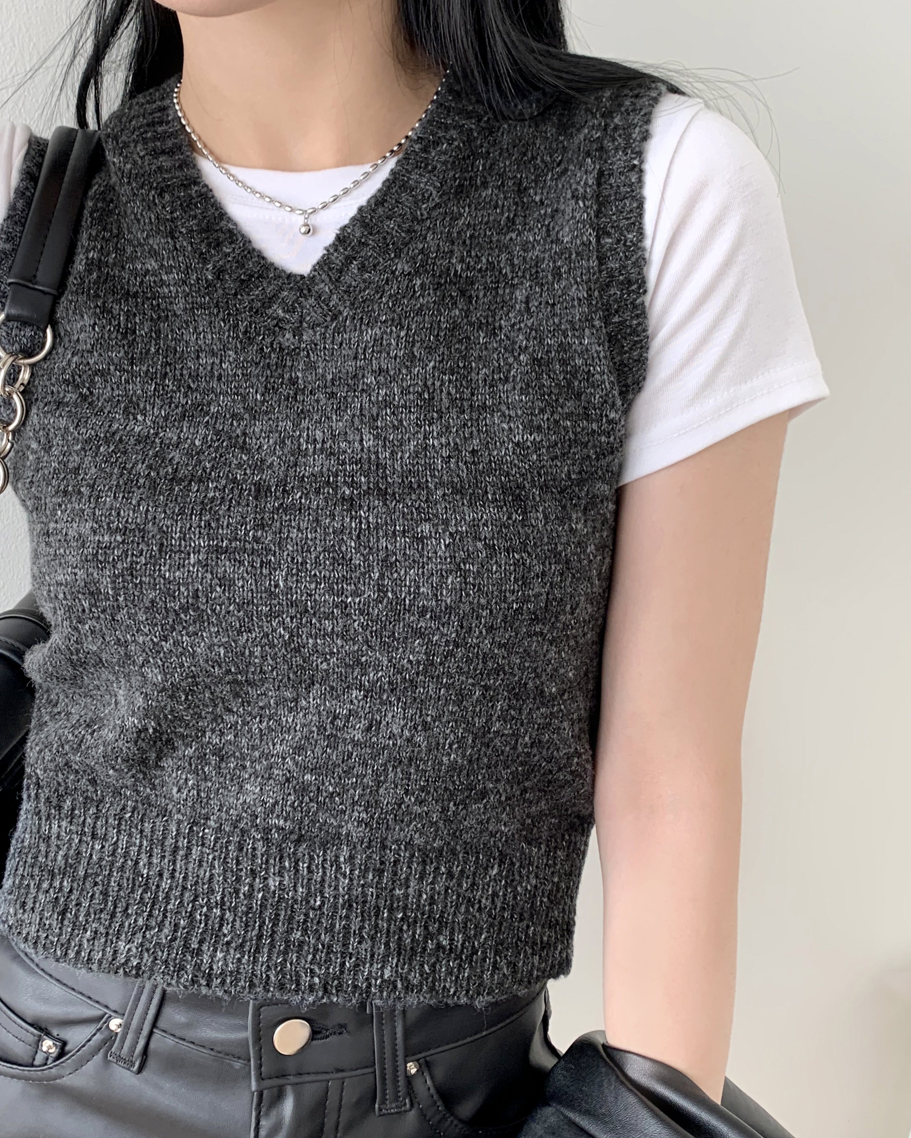 [MADE] Tami V-Neck Crop Knit Vest