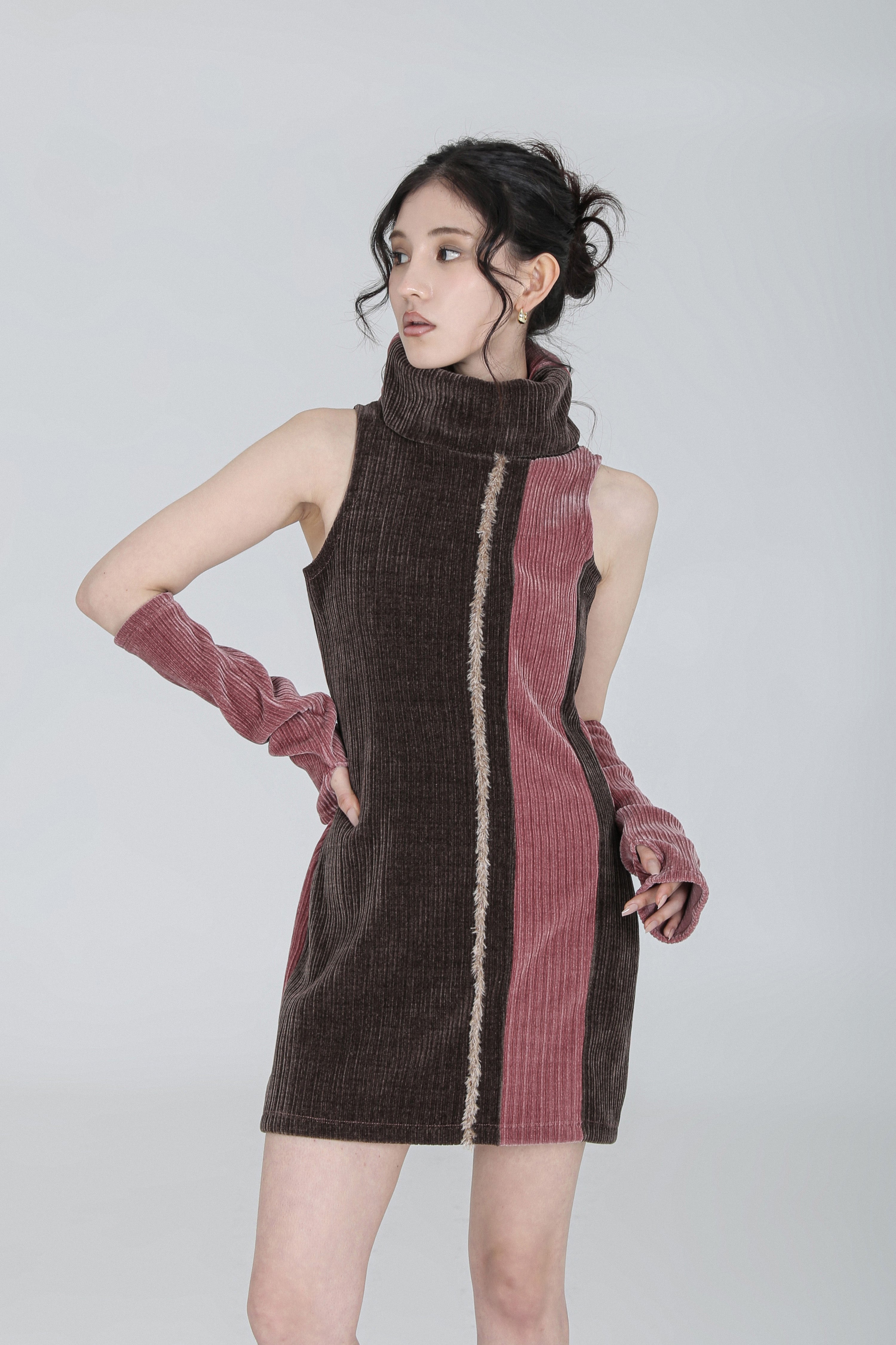 HOLIDAY TURTLENECK DRESS #PINK BROWN