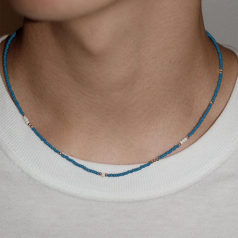 LOVE SKINNY BEADS NECKLACE BLUE (M)