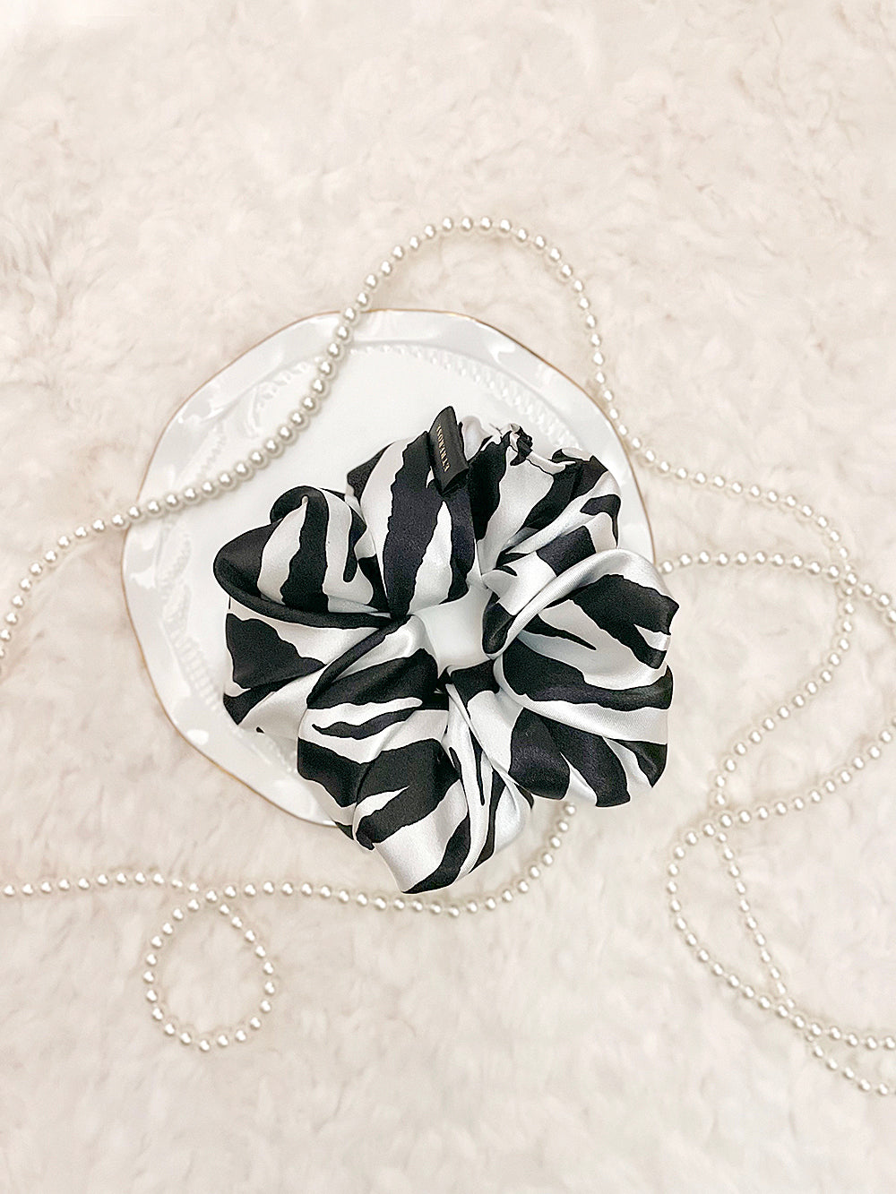 Zebra Satin Scrunchie (2color)