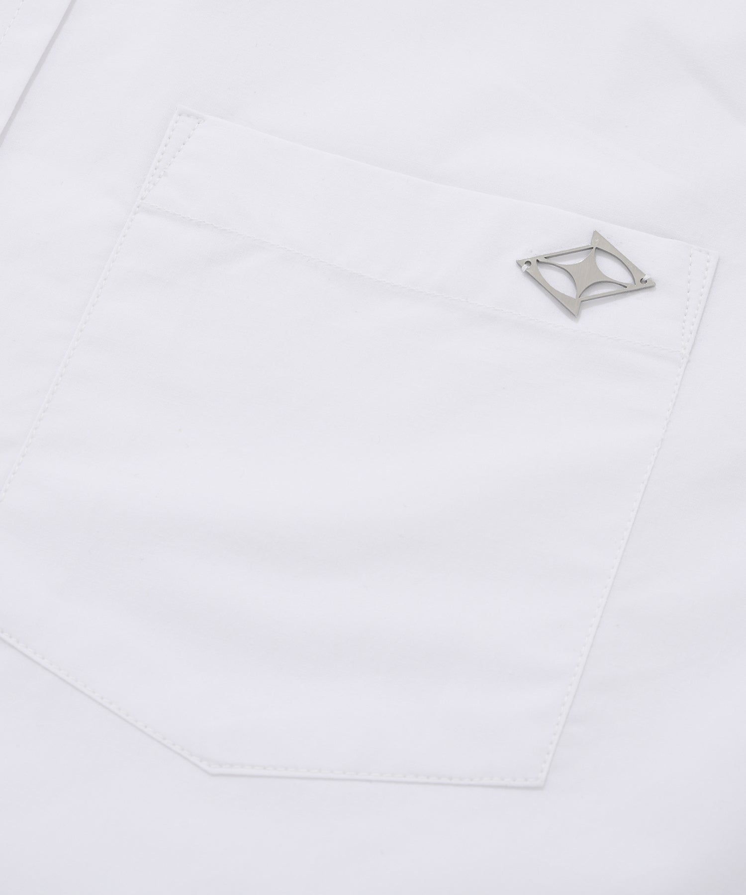 CHUCK シャープロゴクロップコットンシャツ / CHUCK SHARP LOGO CROP COTTON SHIRT (WHITE)