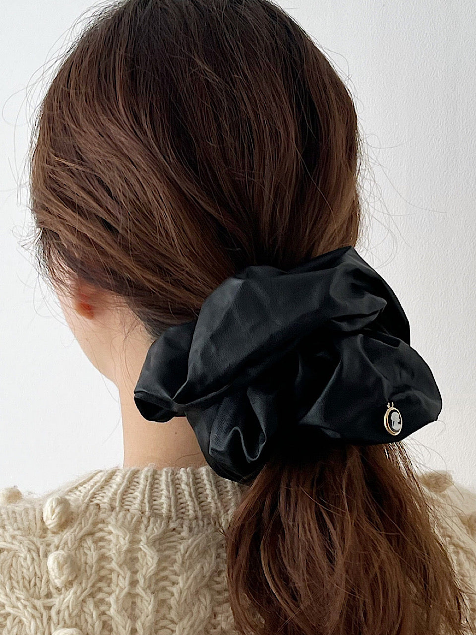 oar Vintage Leather drop Cameo Wide Scrunchie [Black]