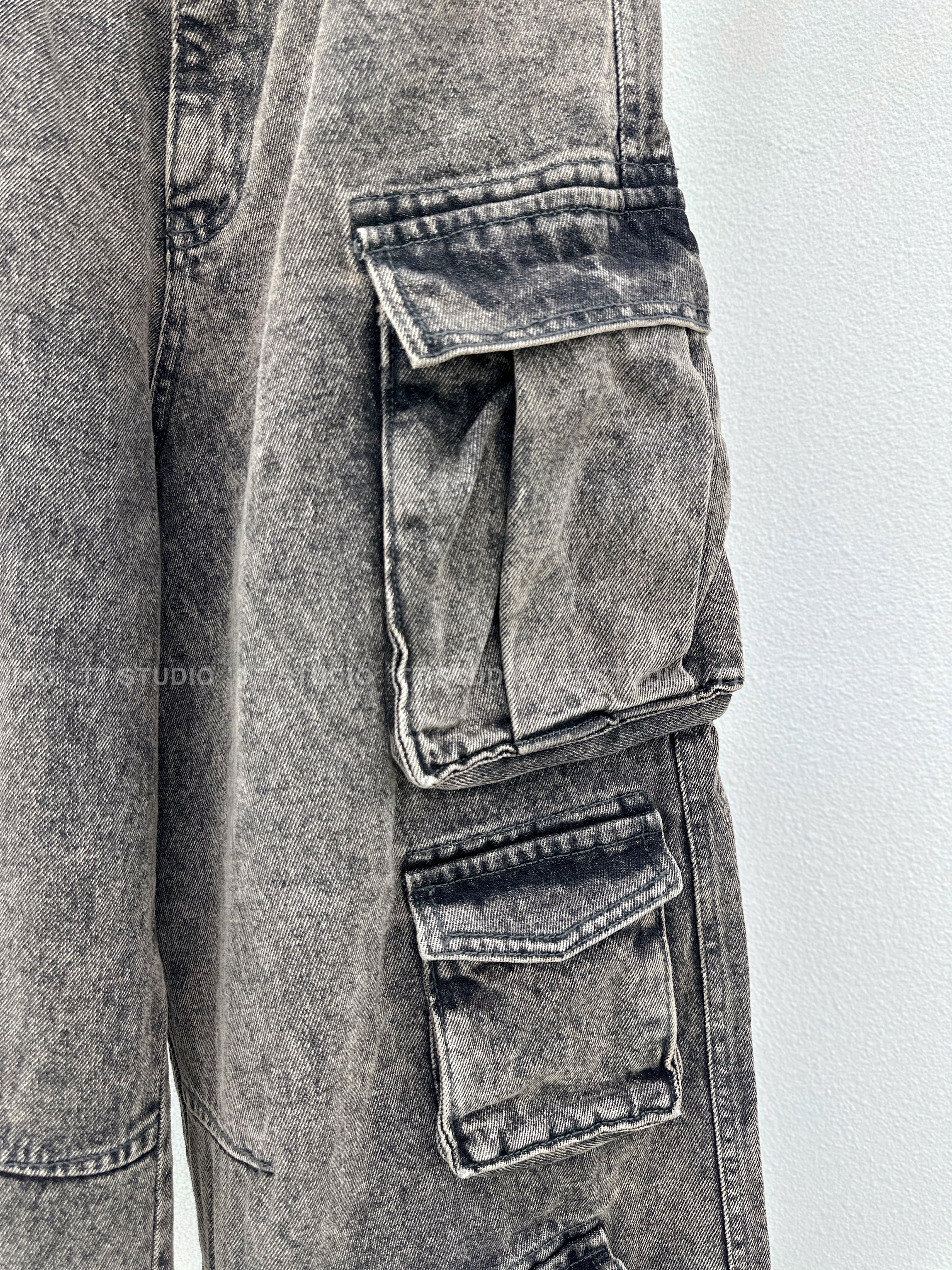 Pocket utility jeans