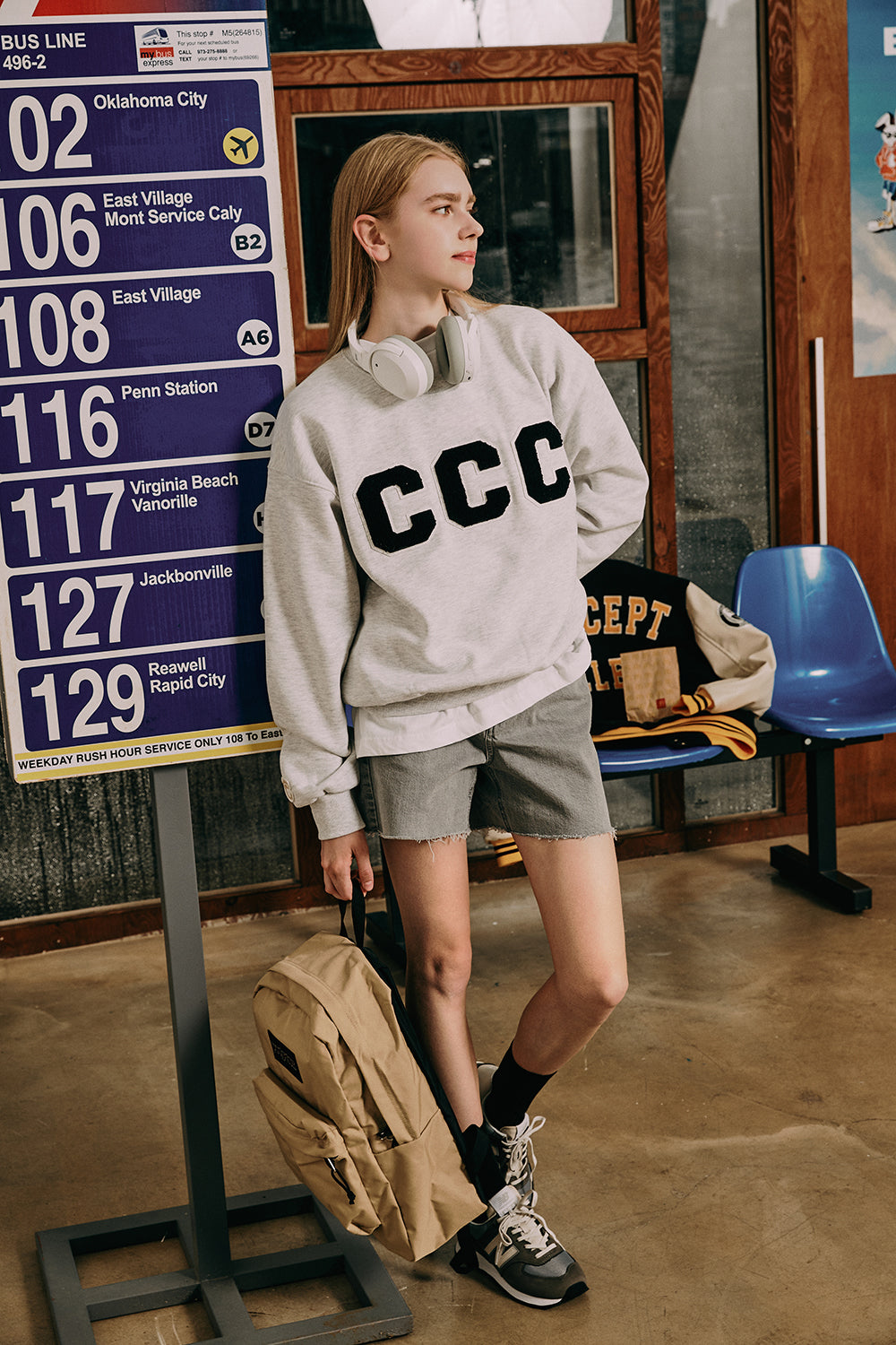 ブラックCCCワッペンスウェットシャツ・アッシュグレー［ユニセックス］/ CCC Black Patch Unisex Ash Grey Sweat Shirt