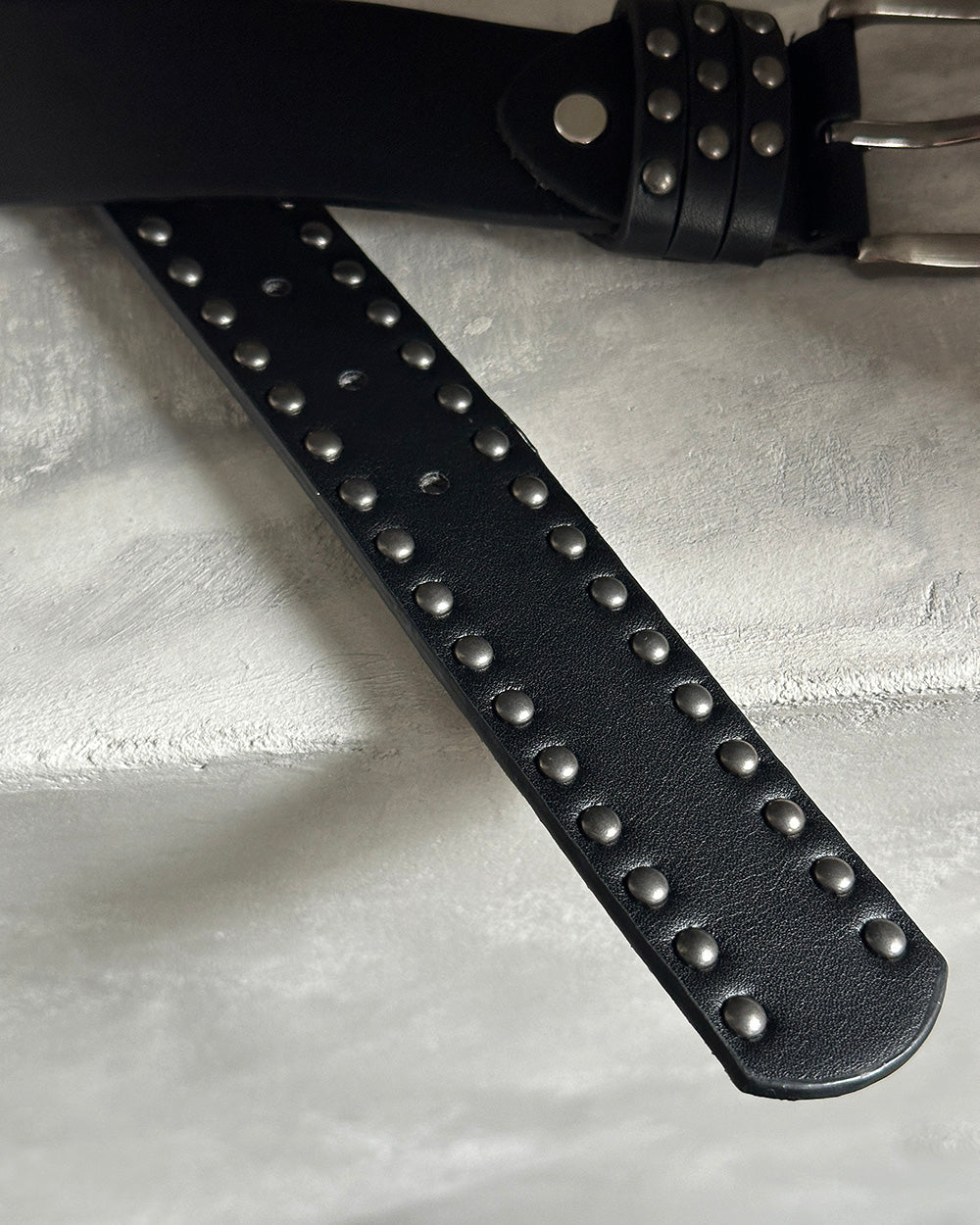 Stud Finger Leather Belt