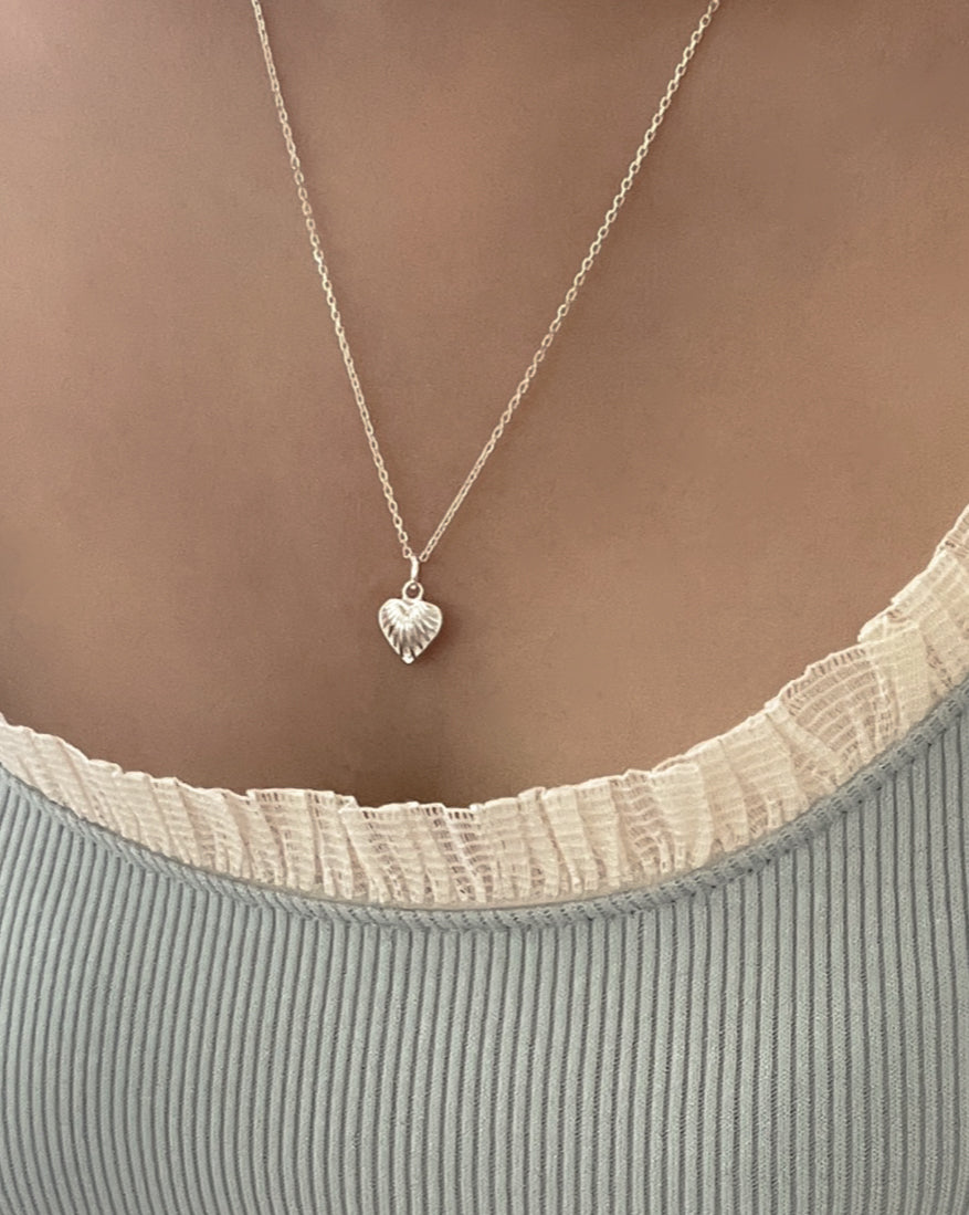 deviant heart necklace