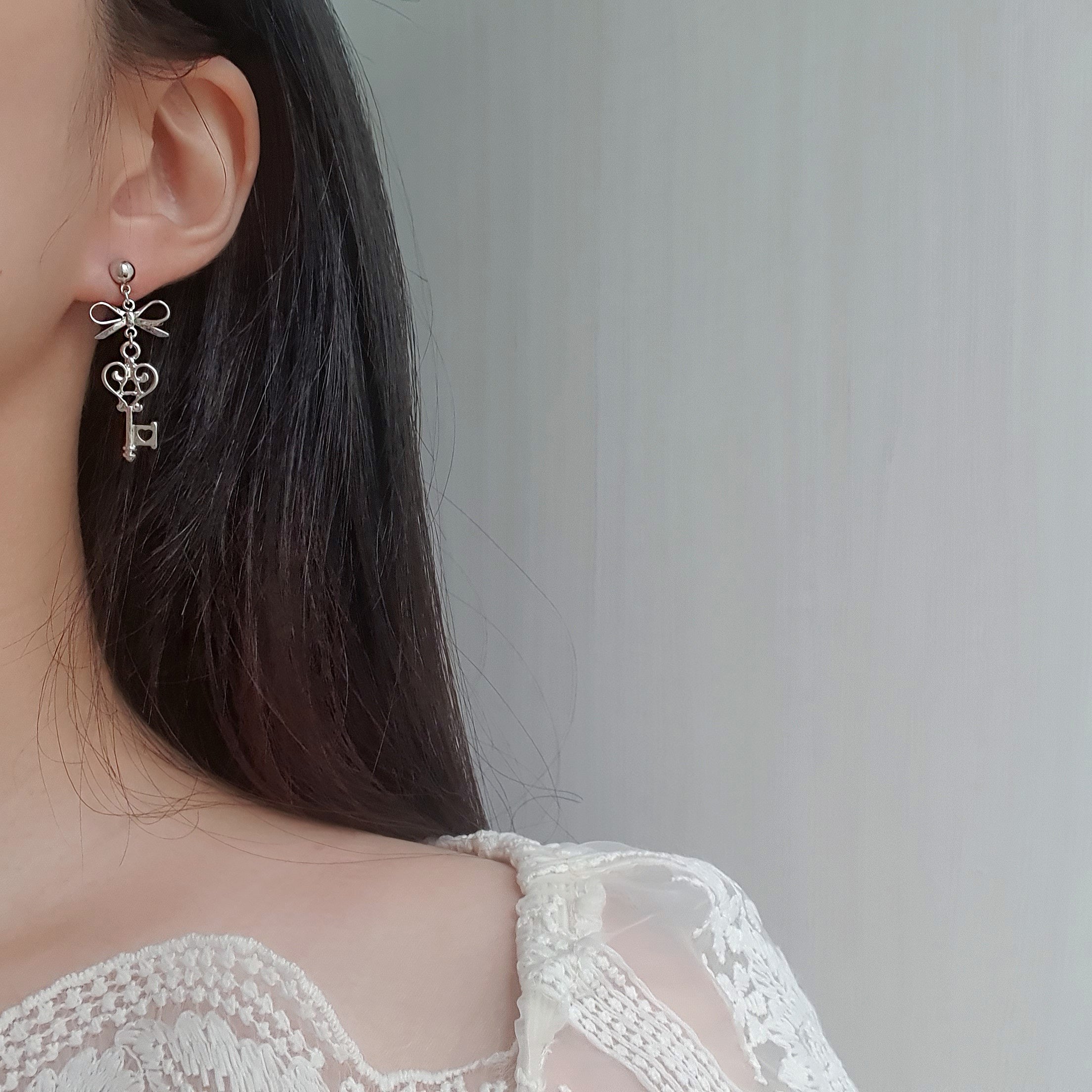 Sweet Silver Key Earring (LOONA Heejin, Billlie Haruna Earring)