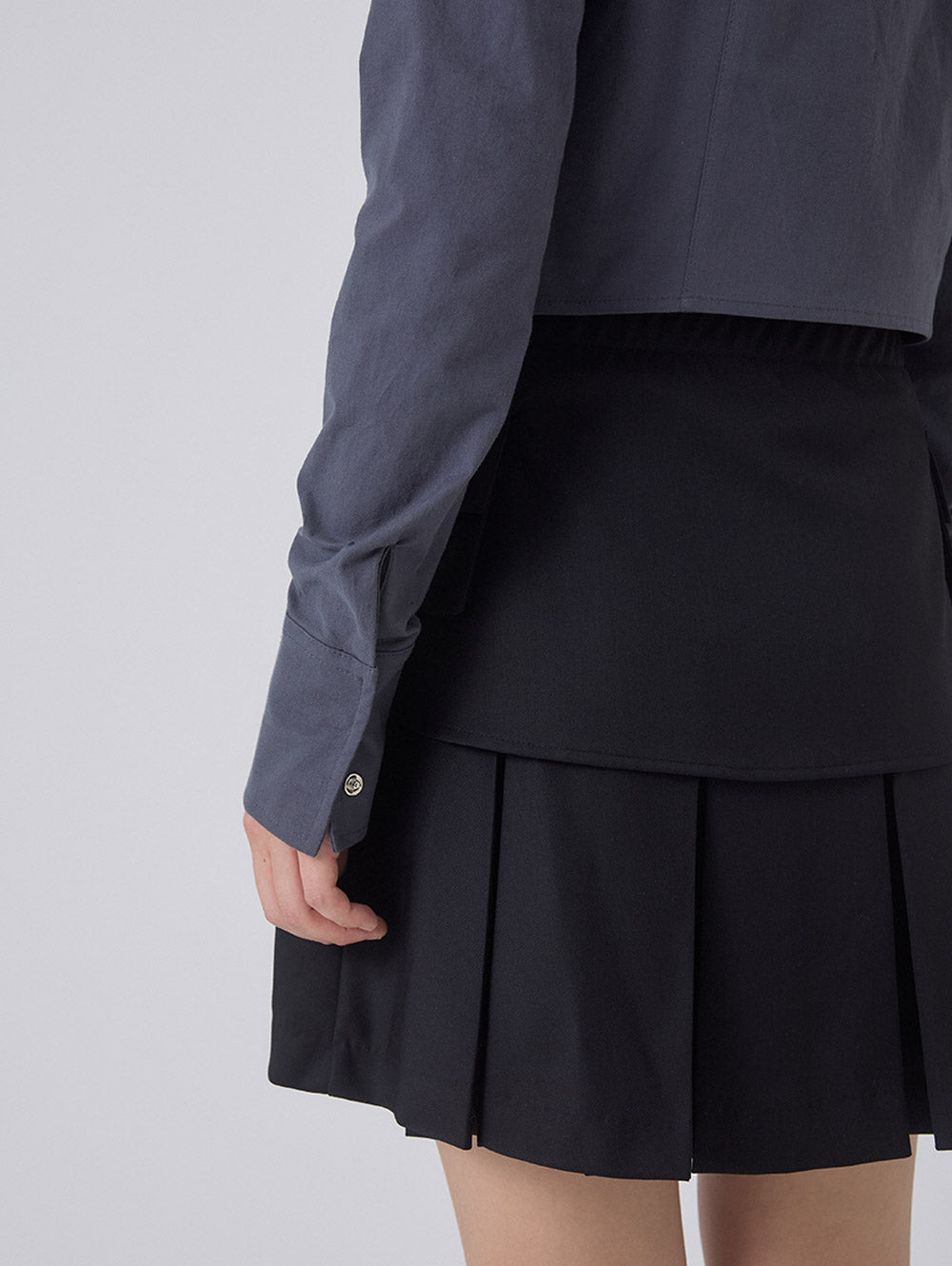 DETACHABLE POCKET PLEATED SKIRT [BLACK]