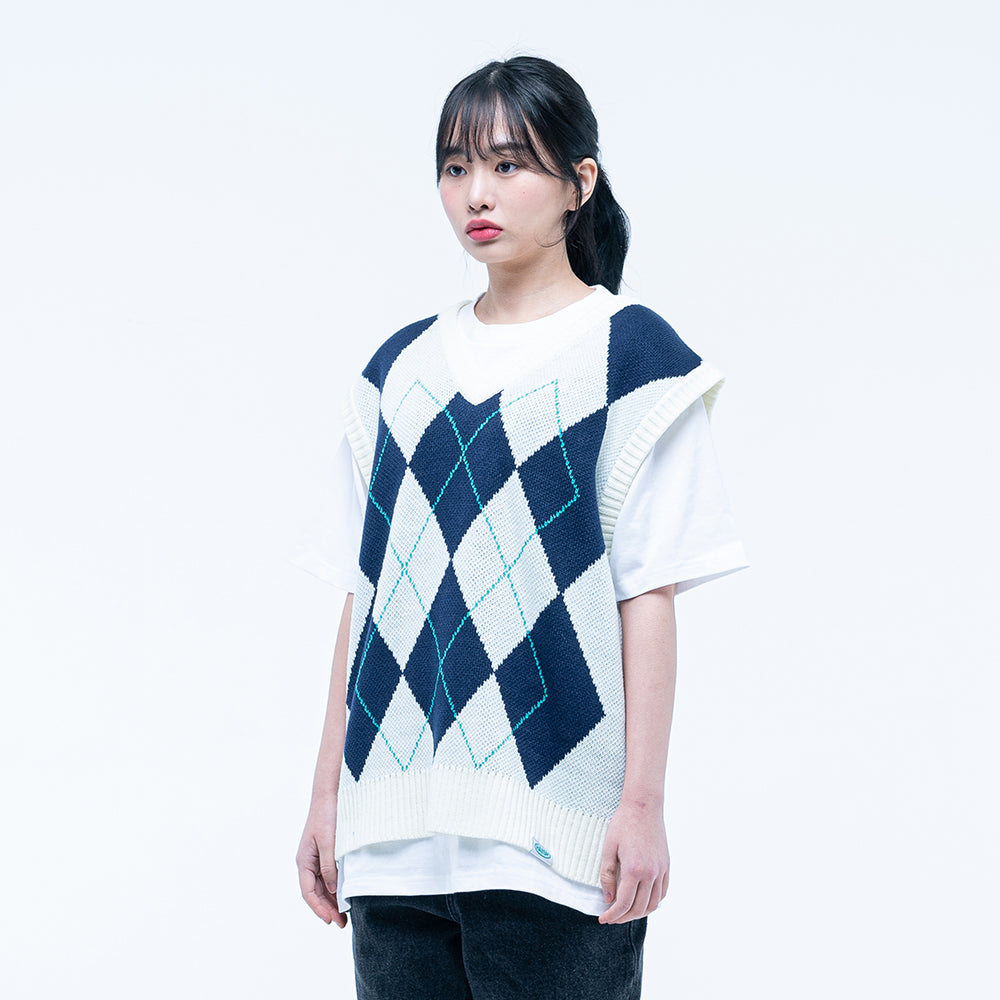 ARGYLE PATTERN KNIT VEST