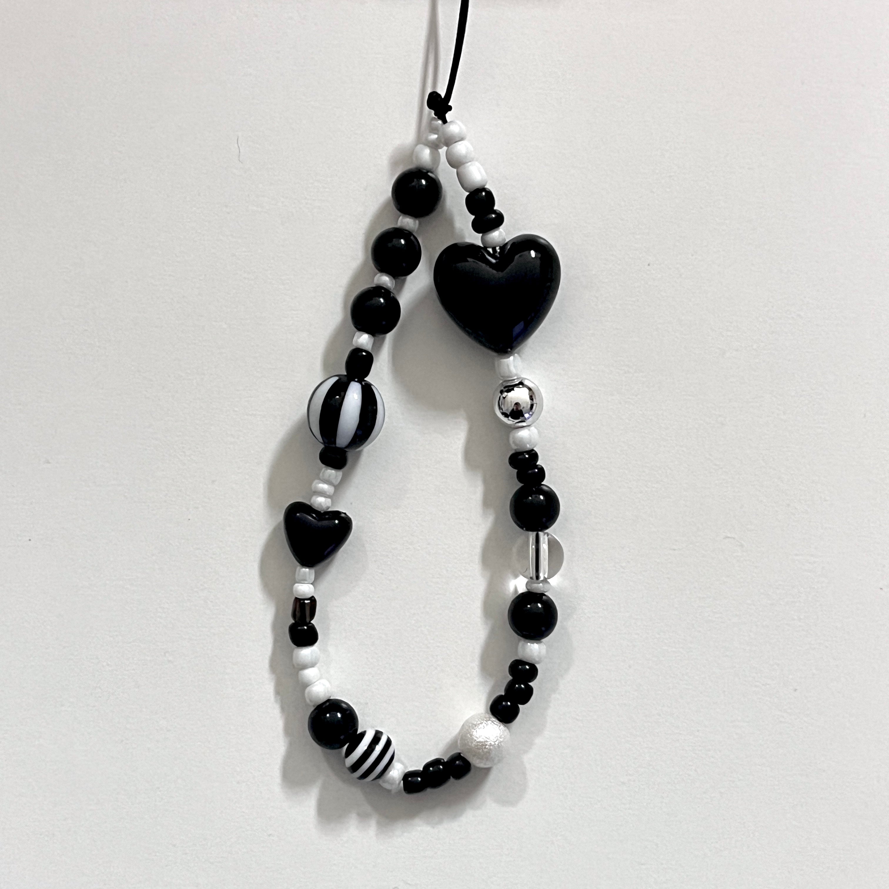 BLACK BIG HEART PHONE STRAP