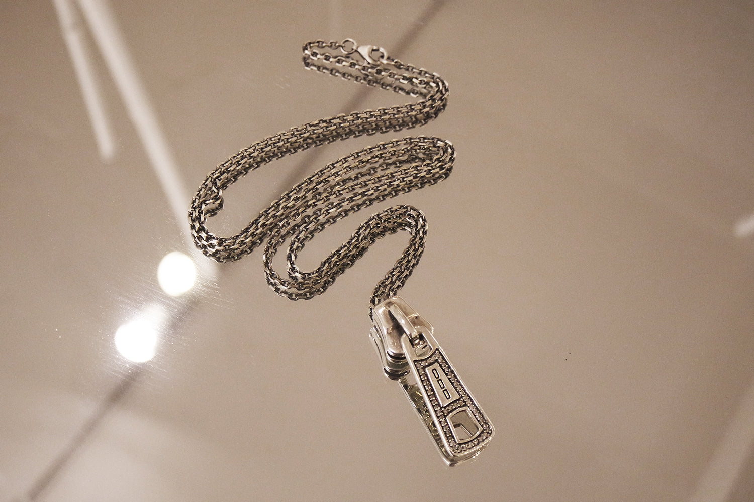 Zip necklace