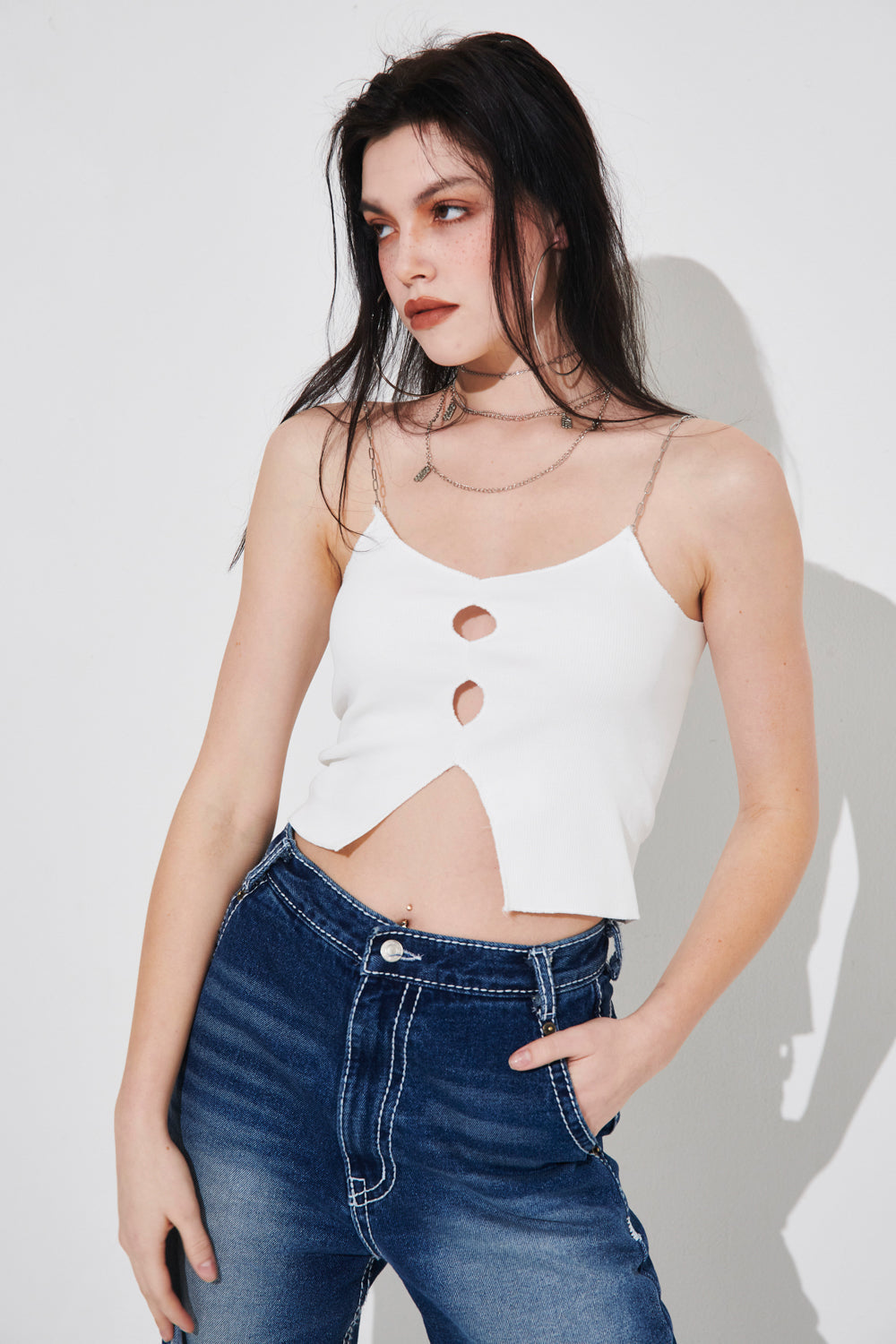 CHAIN SLEEVELESS TOP