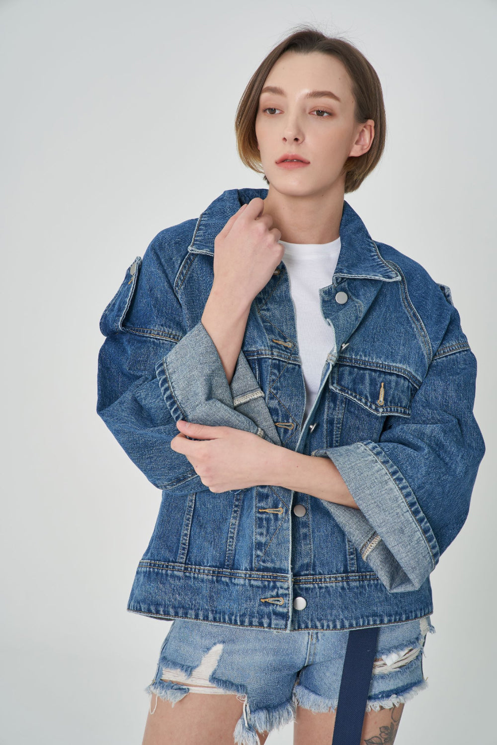 OVER FIT SHOULDER STRAP DENIM JACKET [6896]