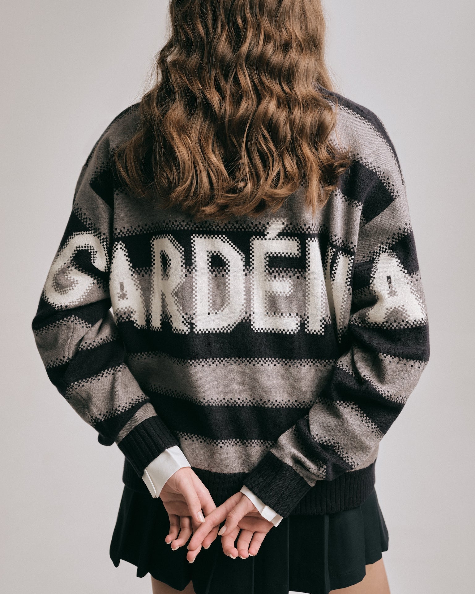 DVRK PRIVÉ GARDENIA STRIPED KNITTED SWEATER - GREY