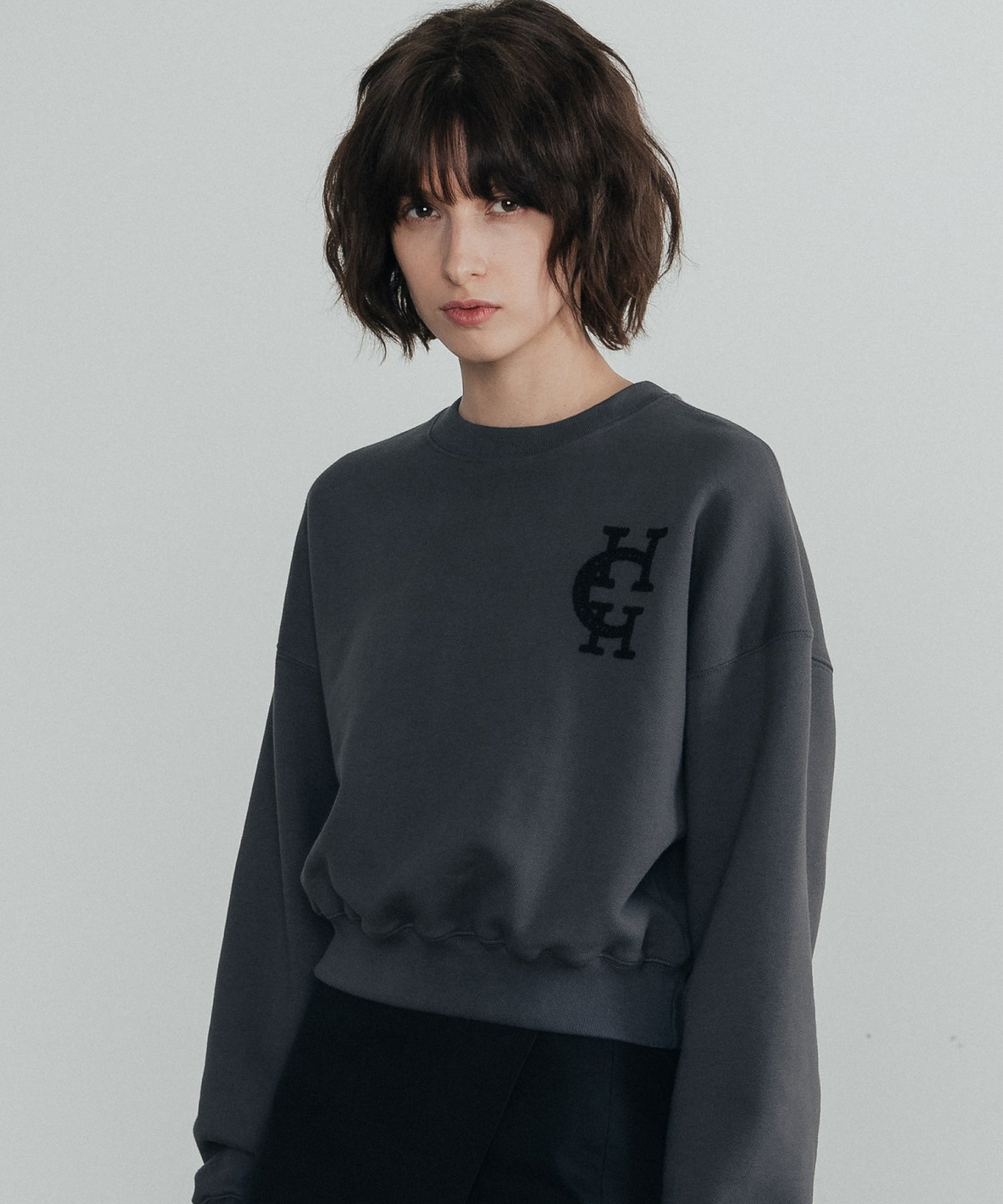 Classic symbol logo crop sweatshirt_Charcoal