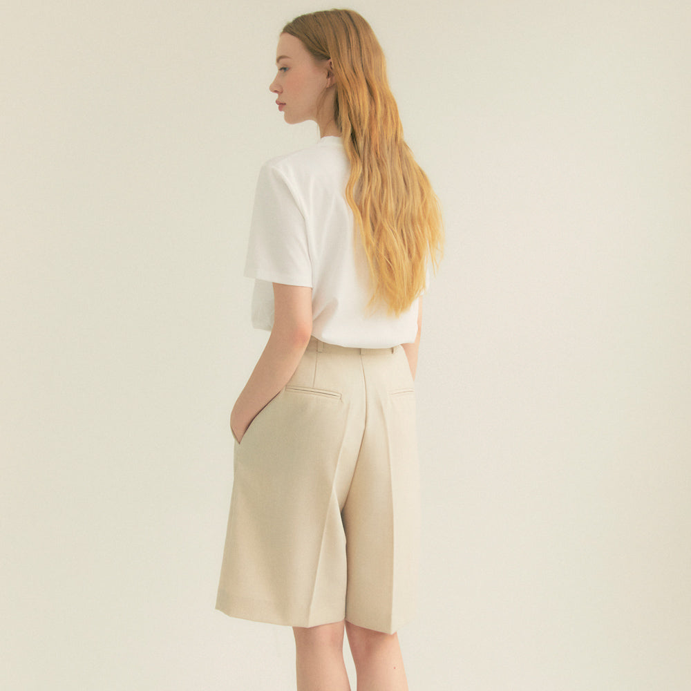 Two-Button One Tuck Bermuda Pants (Ivory)