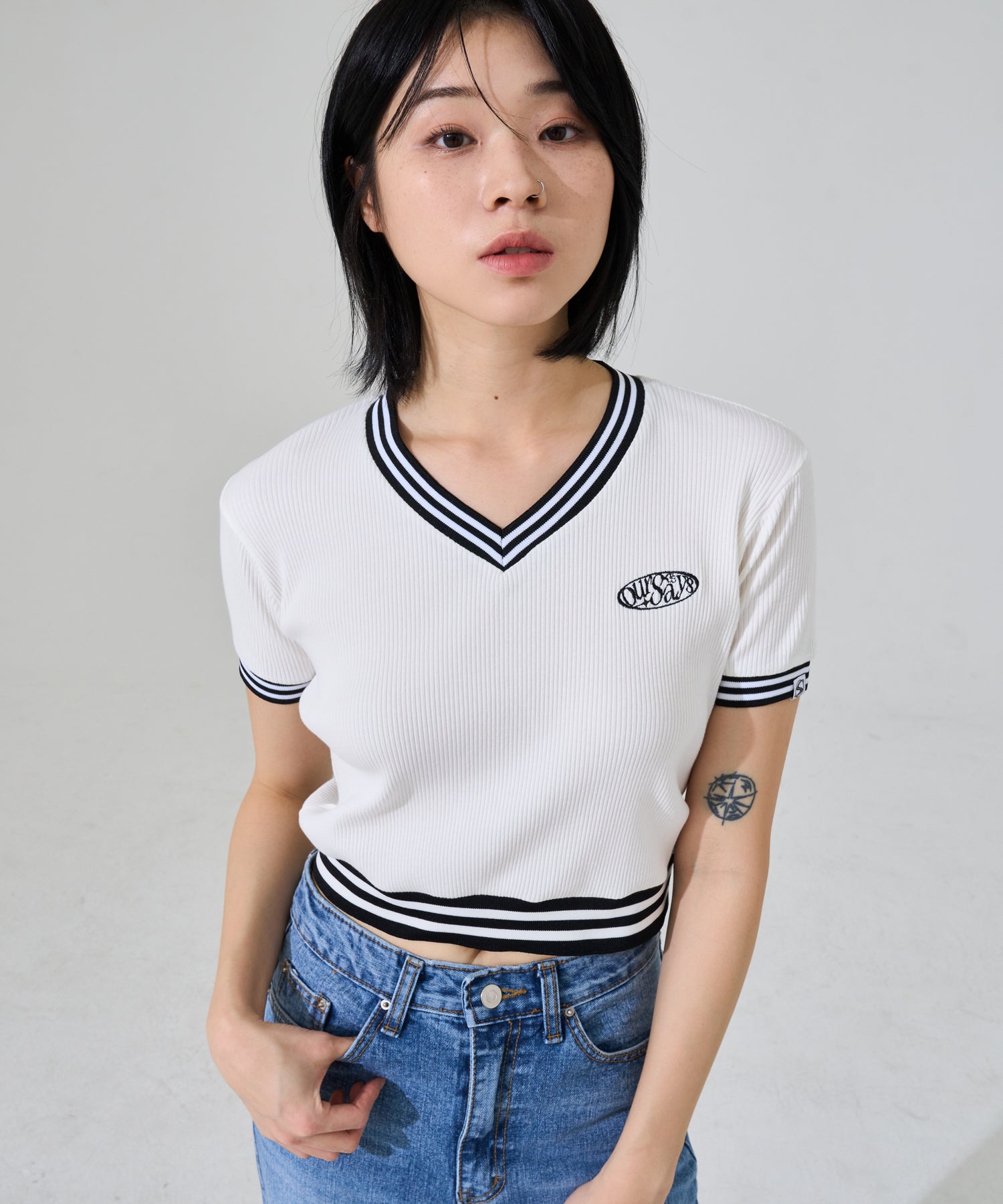 Vneck Ribbed Logo T-shirt White