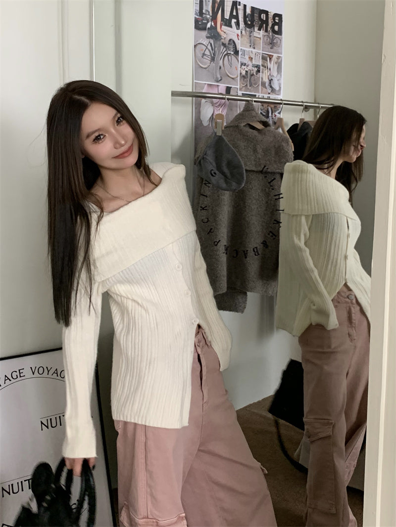 Off-shoulder button cut knit