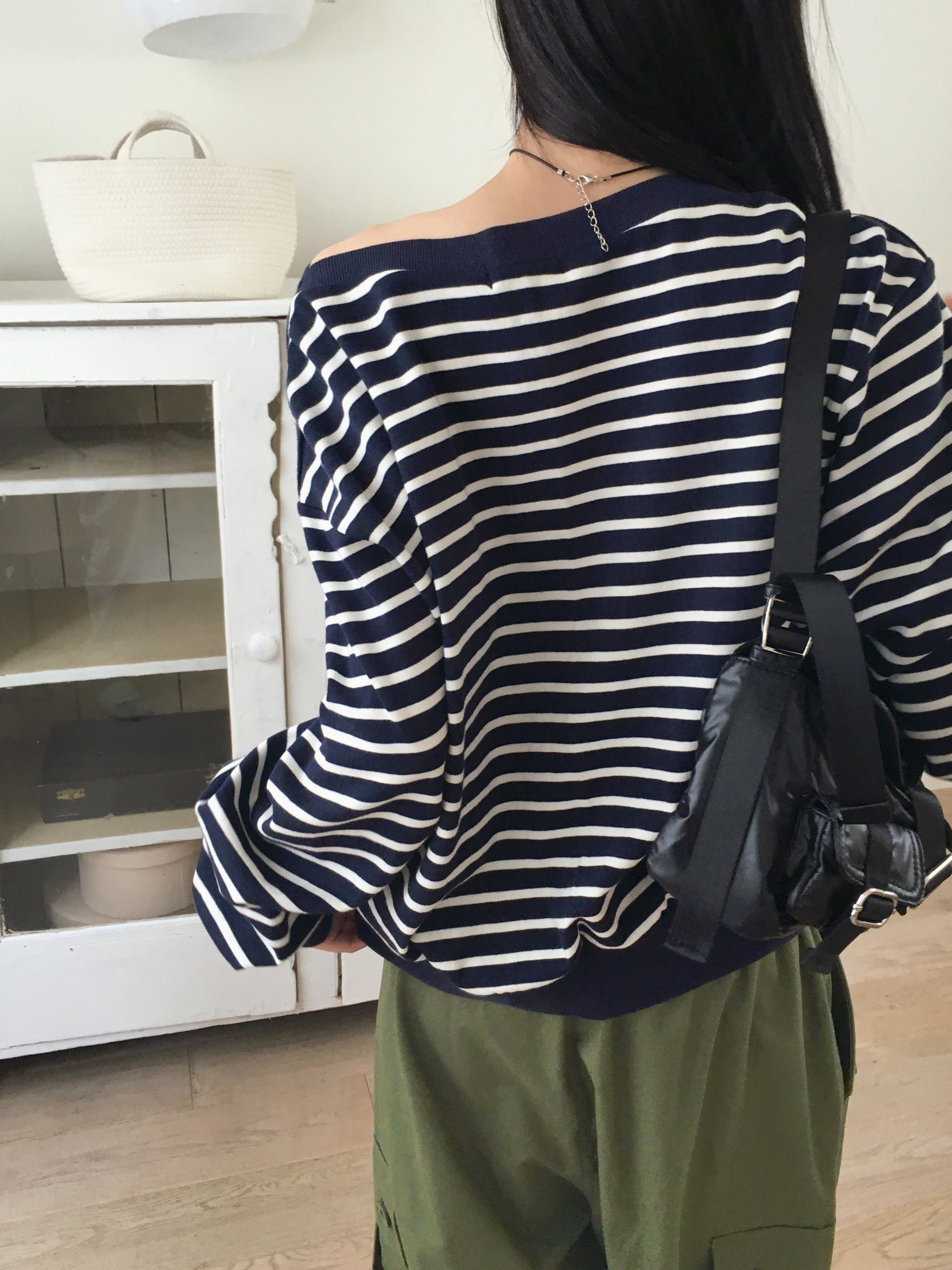 O-ne color combination striped plain loose fit off shoulder long sleeve sweatshirt