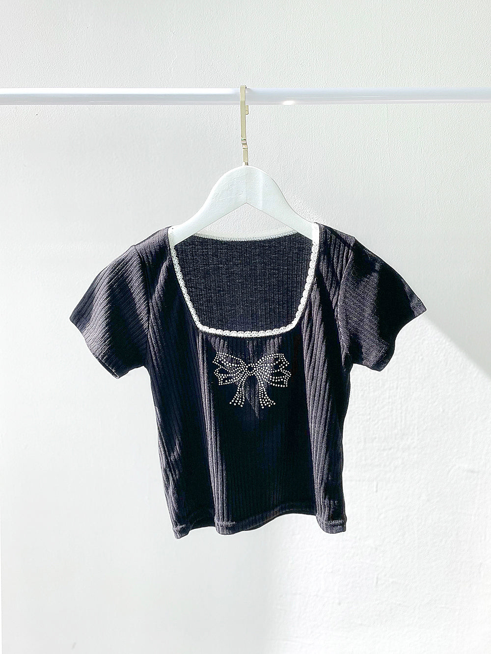 Shine Ribbon Cubic Lace T-Shirt (Black)