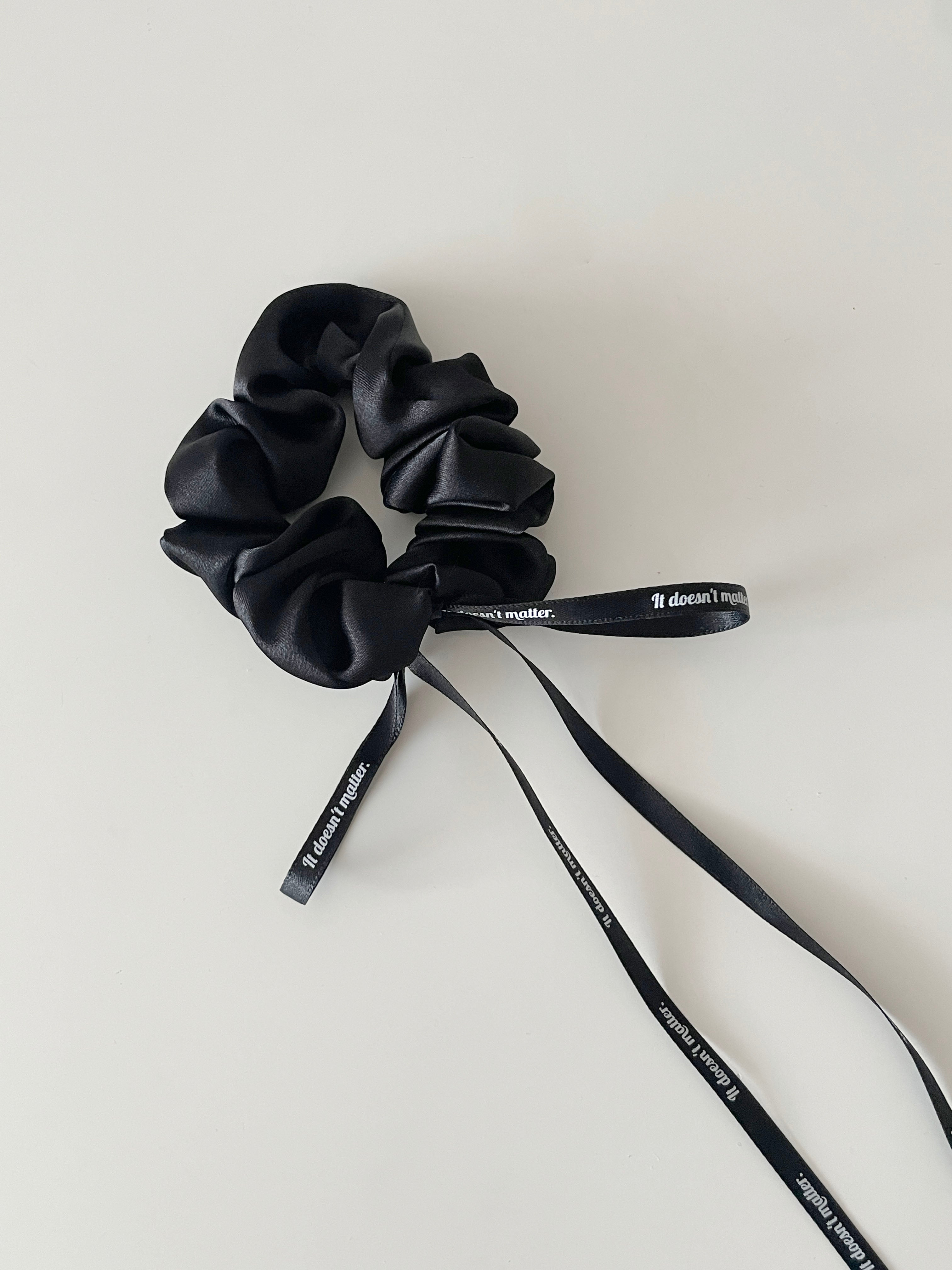 Mizz ribbon scrunchie (Black) 