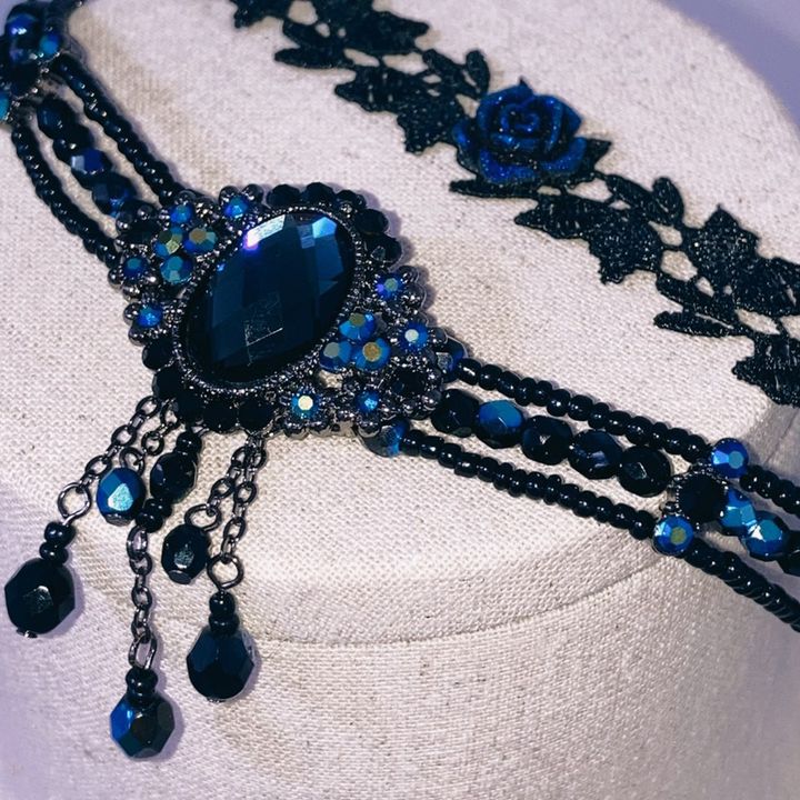 Isabel blue black choker