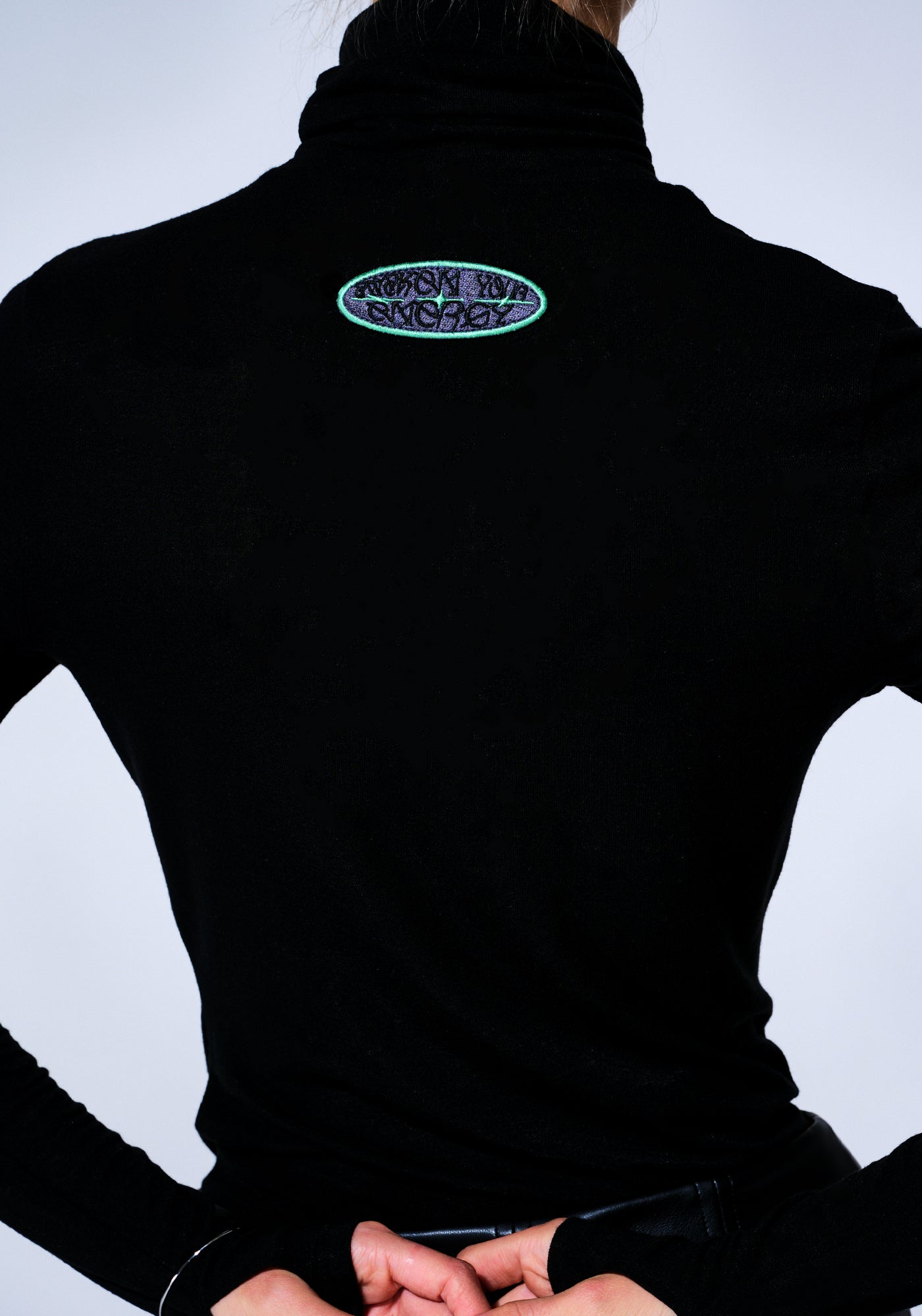 ENERGIC TURTLE NECK TOP