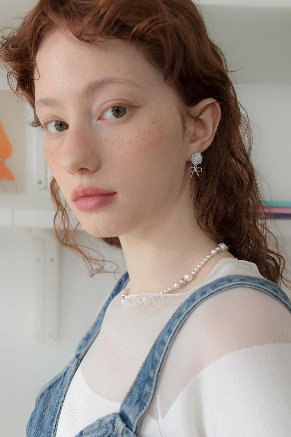 Silver knit ball and ribbon earring