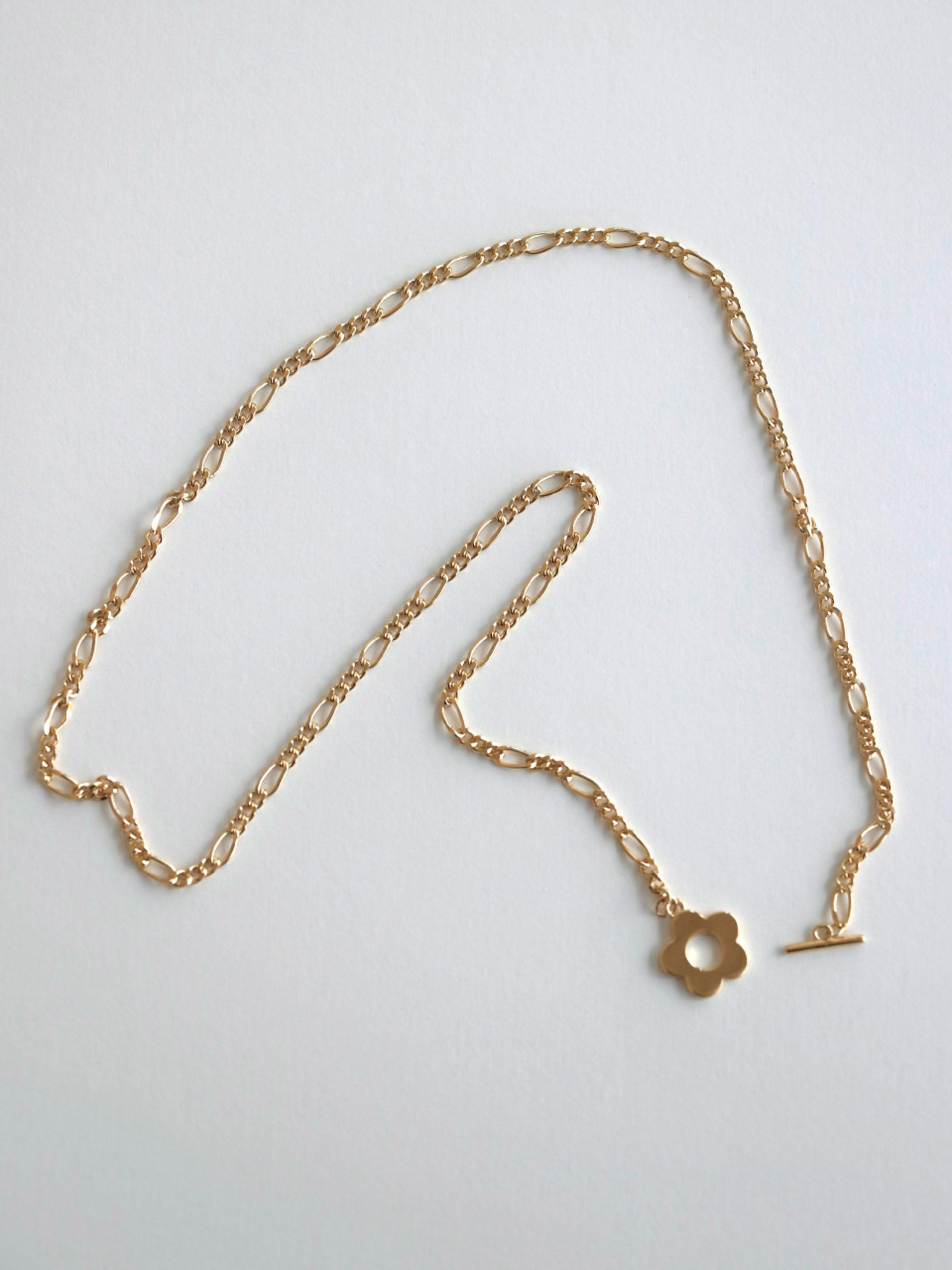 Flower toggle necklace / 14k gold plated